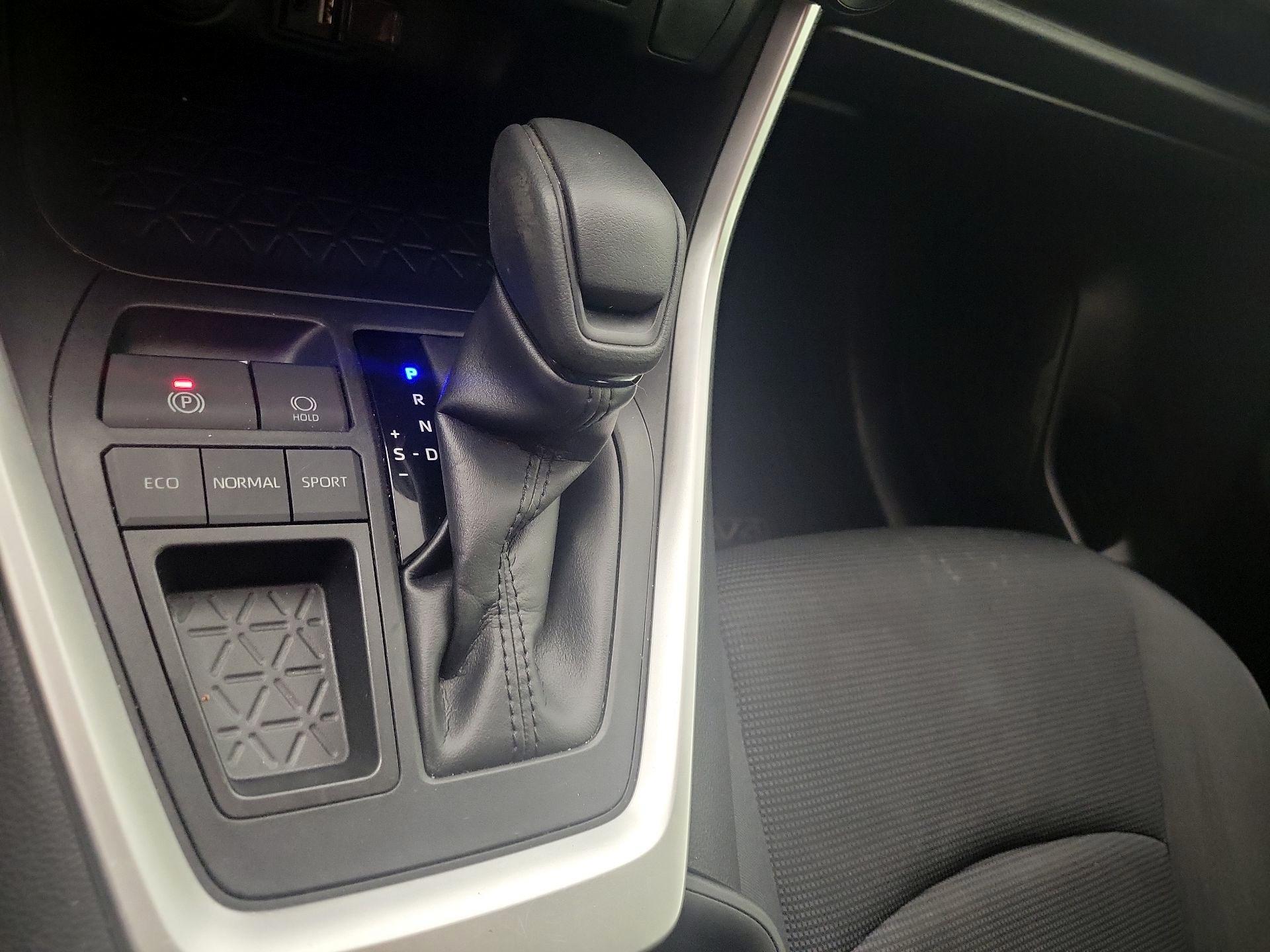 Thumbnail: 2019 Toyota RAV4 - 17