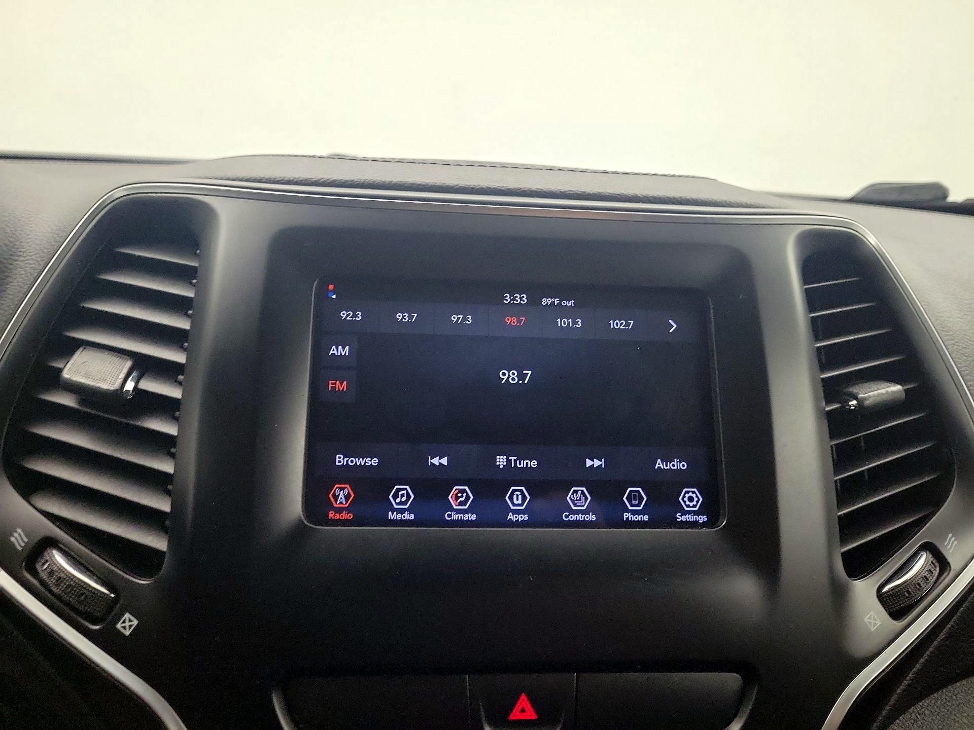 Thumbnail: 2019 Jeep Cherokee - 15