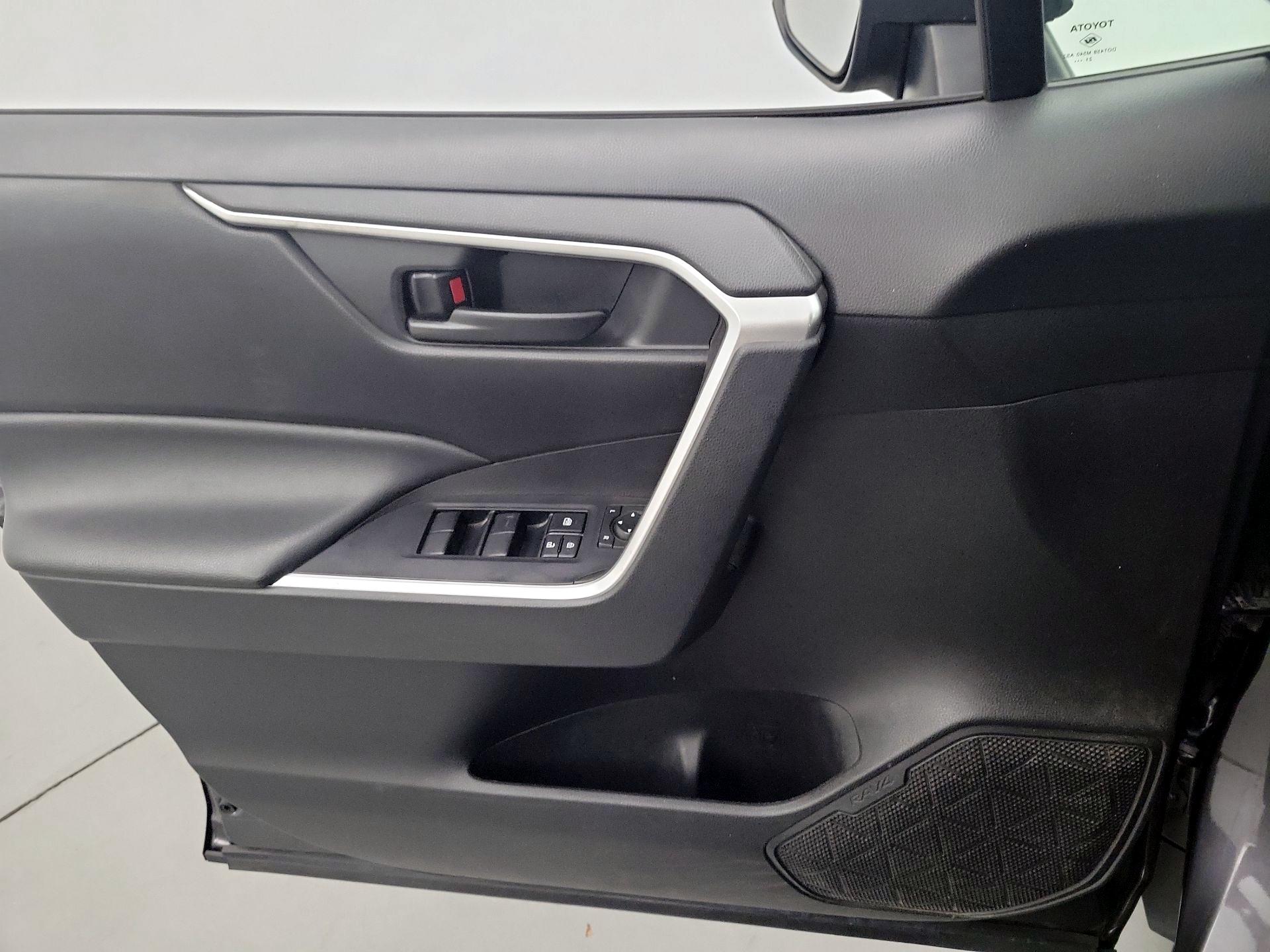 Thumbnail: 2022 Toyota RAV4 - 12