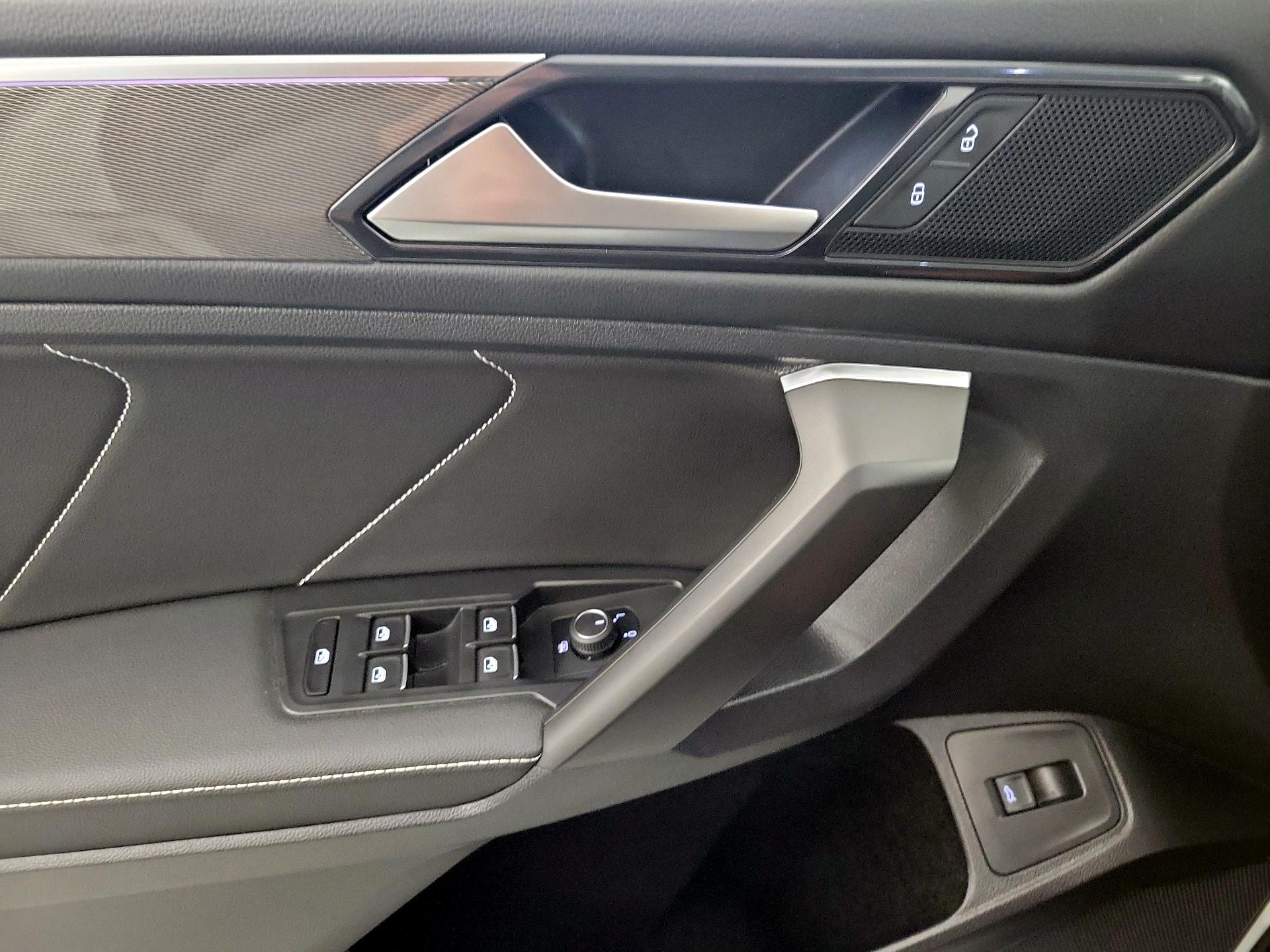 Thumbnail: 2022 Volkswagen Tiguan - 12