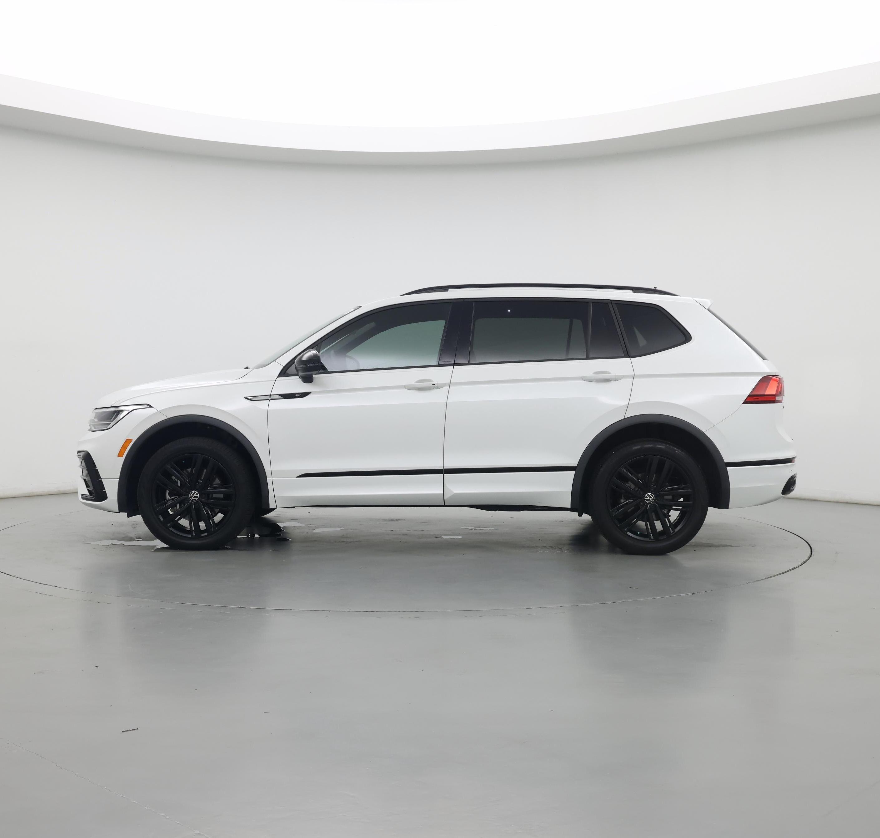 Thumbnail: 2022 Volkswagen Tiguan - 4