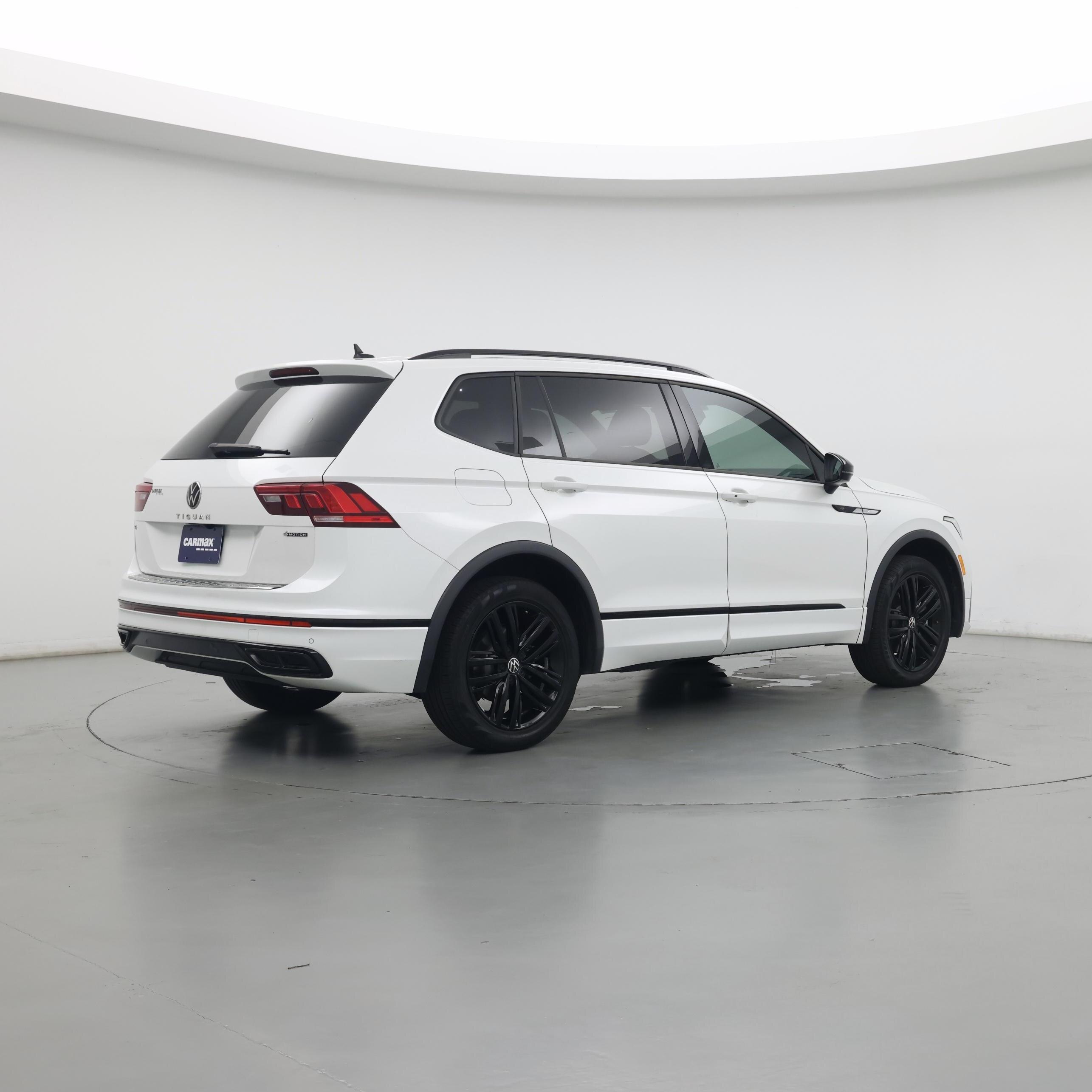 Thumbnail: 2022 Volkswagen Tiguan - 8