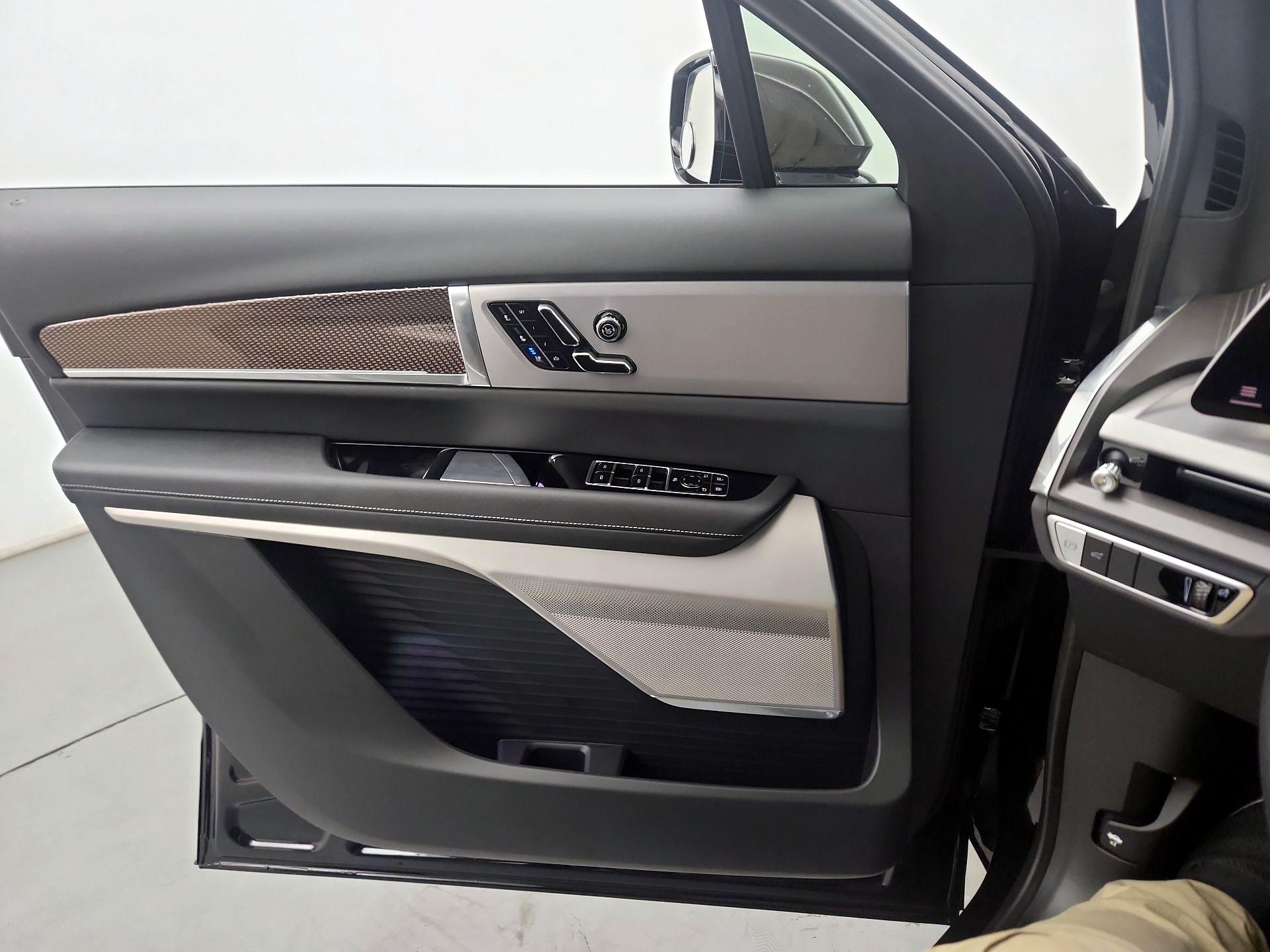 Thumbnail: 2026 Cadillac Vistiq - 12