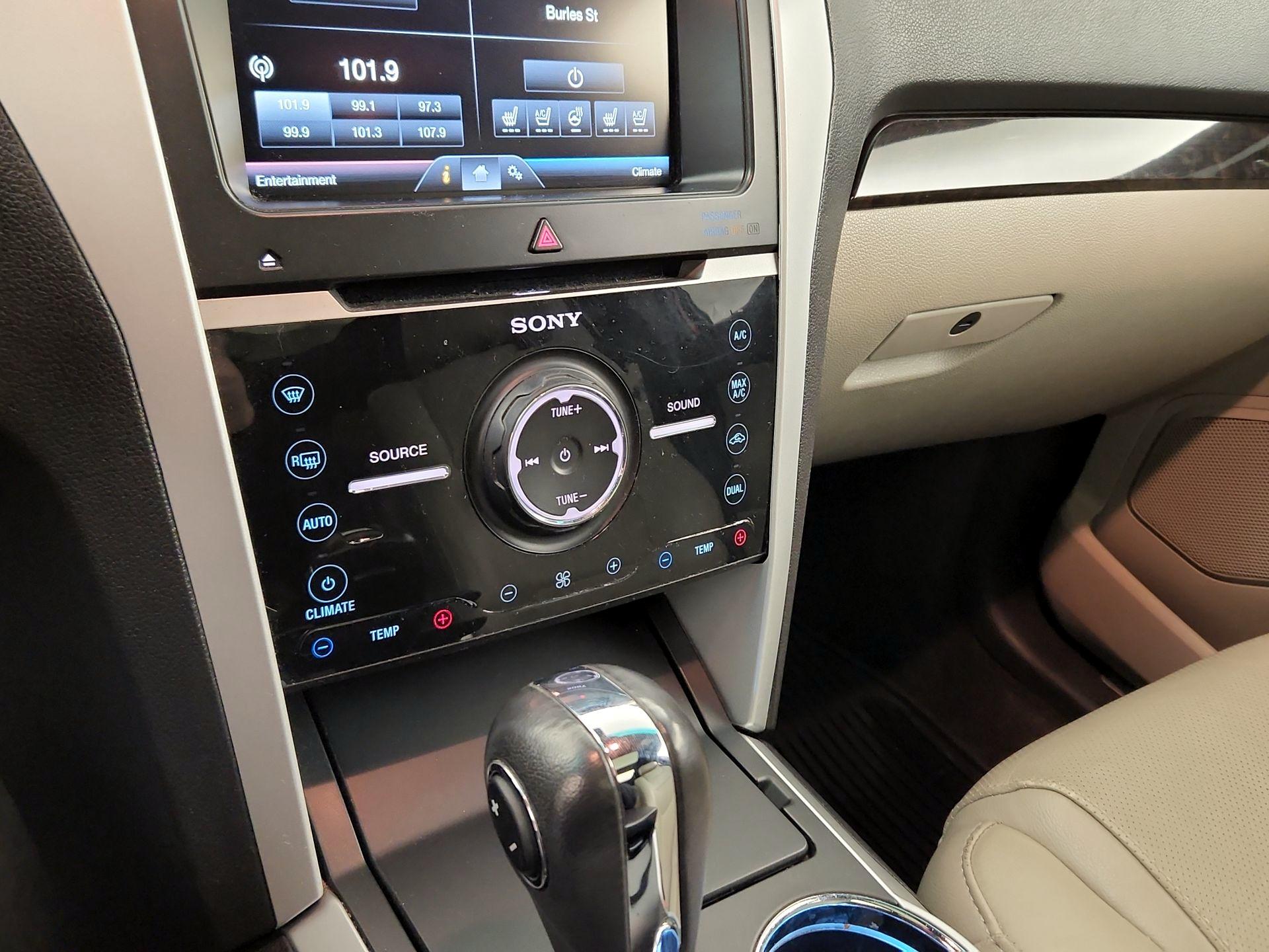 Thumbnail: 2015 Ford Explorer - 15