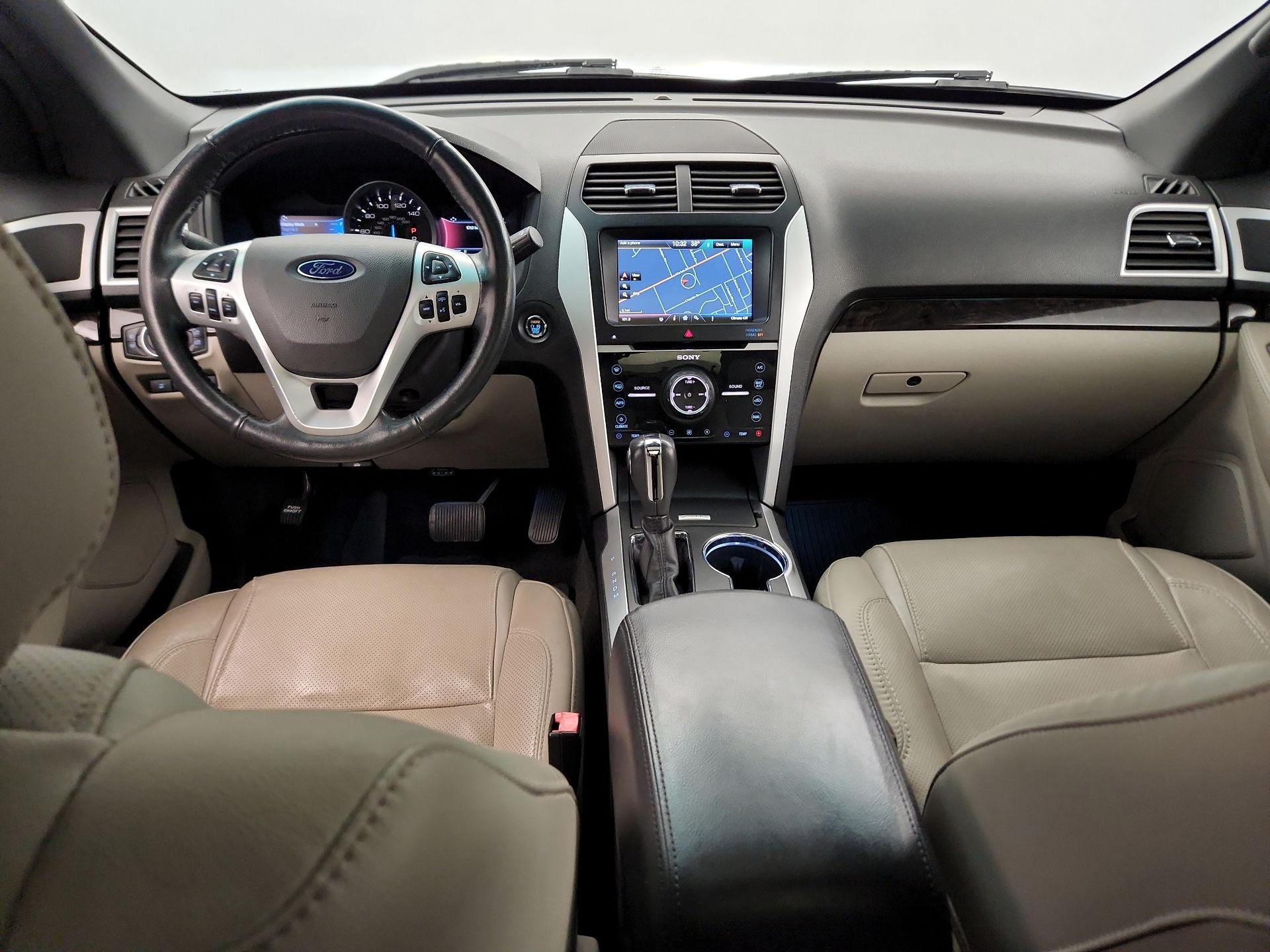 Thumbnail: 2015 Ford Explorer - 8