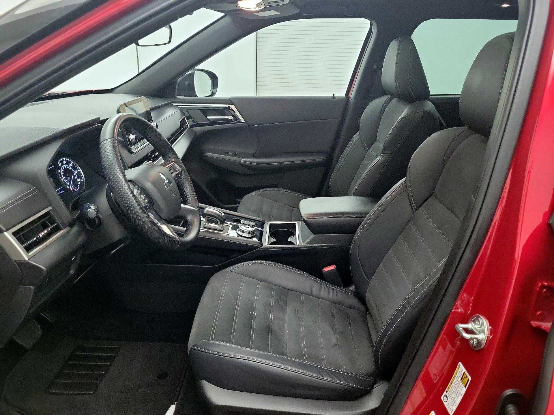 Thumbnail: 2022 Mitsubishi Outlander - 11