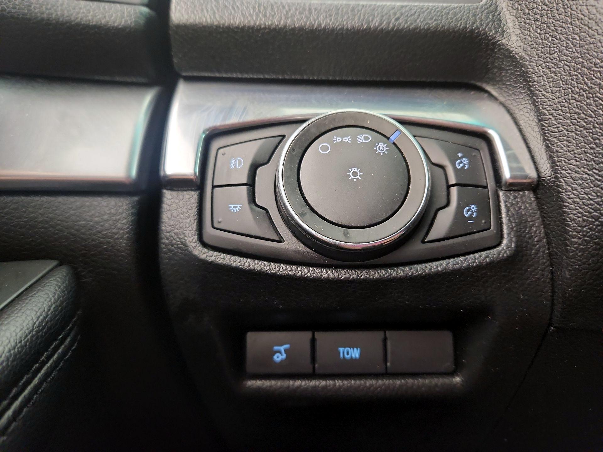 Thumbnail: 2016 Ford Explorer - 13