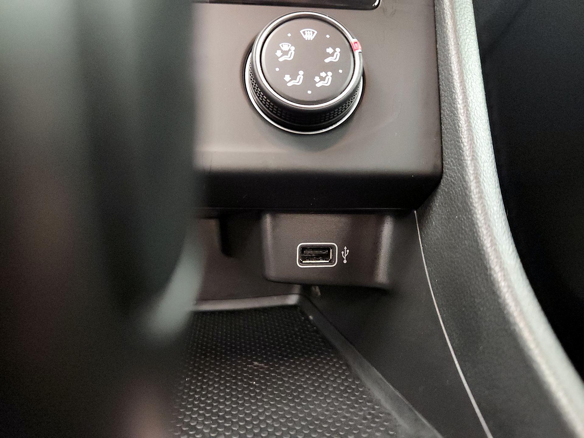 Thumbnail: 2019 Volkswagen Jetta - 18