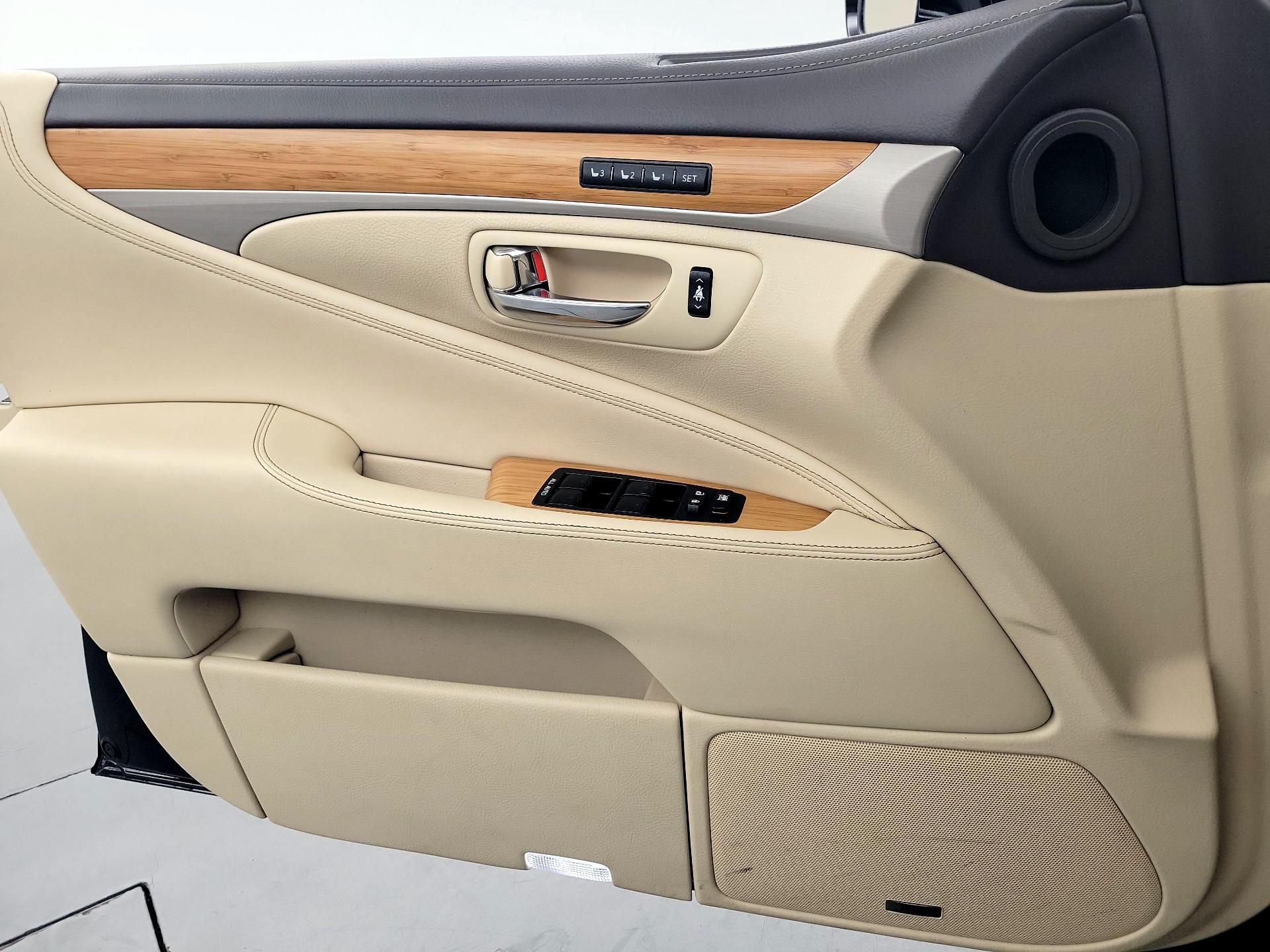 Thumbnail: 2014 Lexus LS - 12