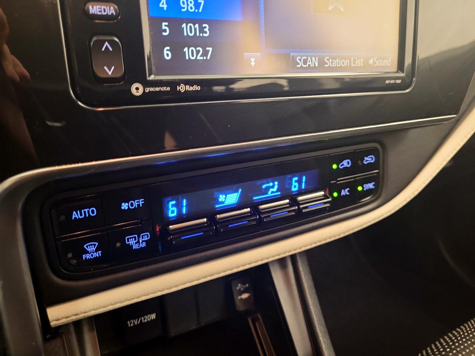 Thumbnail: 2018 Toyota Corolla iM - 16