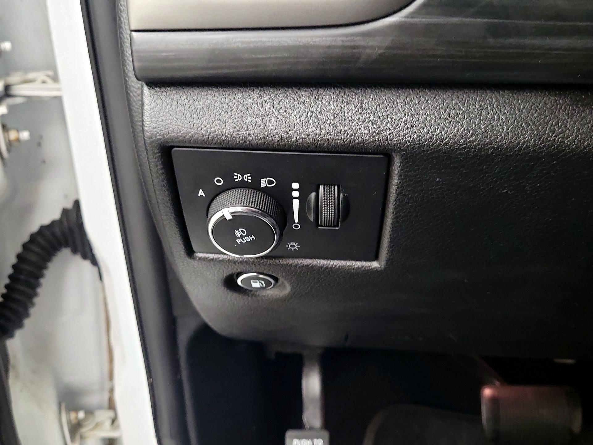 Thumbnail: 2020 Jeep Grand Cherokee - 11