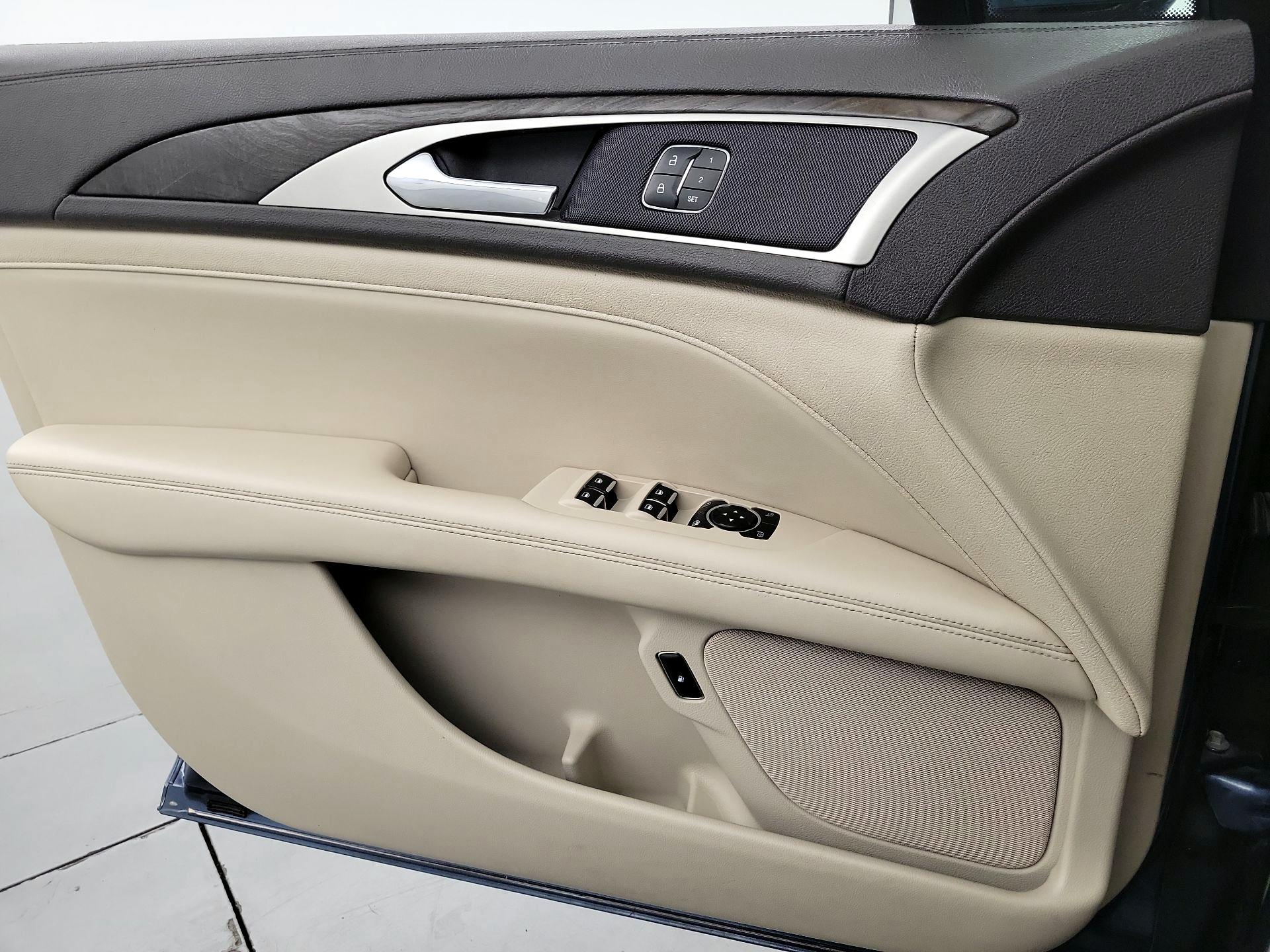 Thumbnail: 2019 Lincoln MKZ - 12