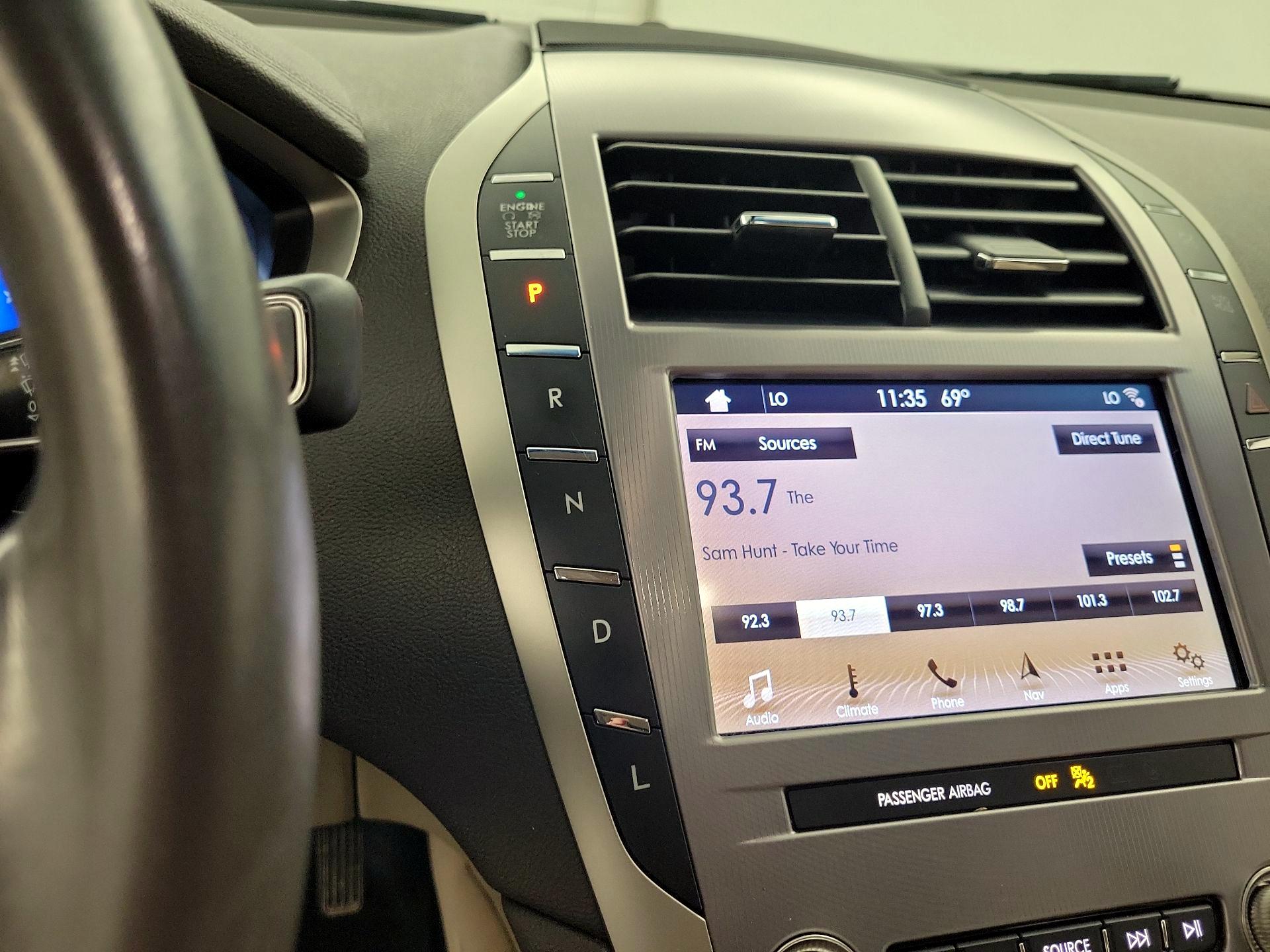 Thumbnail: 2019 Lincoln MKZ - 18