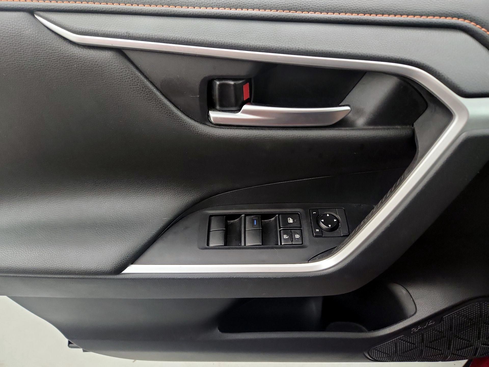 Thumbnail: 2019 Toyota RAV4 - 12