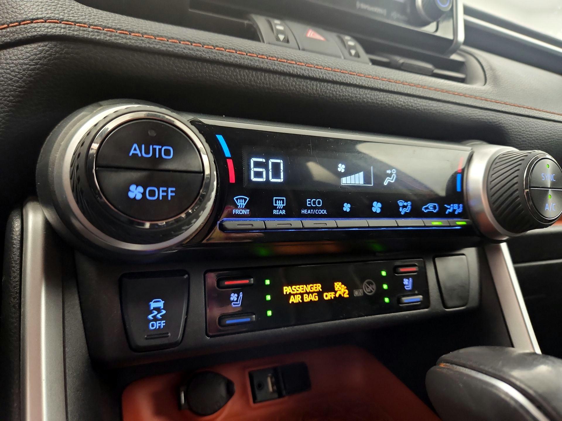 Thumbnail: 2019 Toyota RAV4 - 16