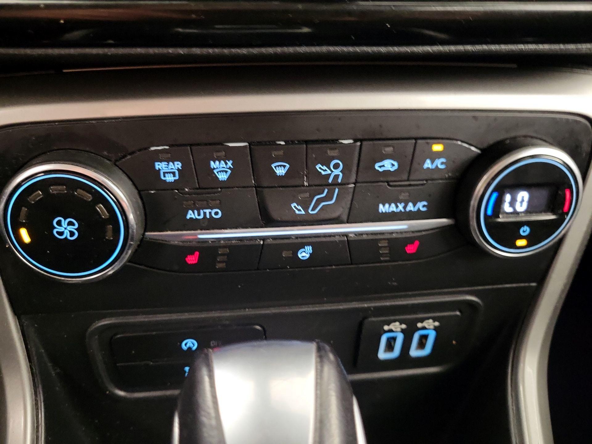 Thumbnail: 2019 Ford EcoSport - 17
