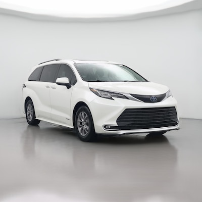 White 2021 Toyota Sienna Hybrid XLE