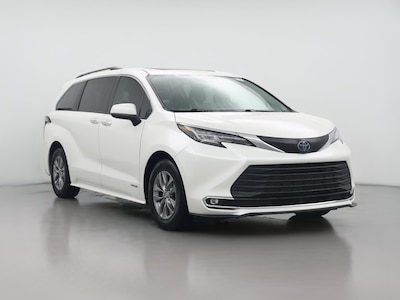 White 2021 Toyota Sienna Hybrid XLE