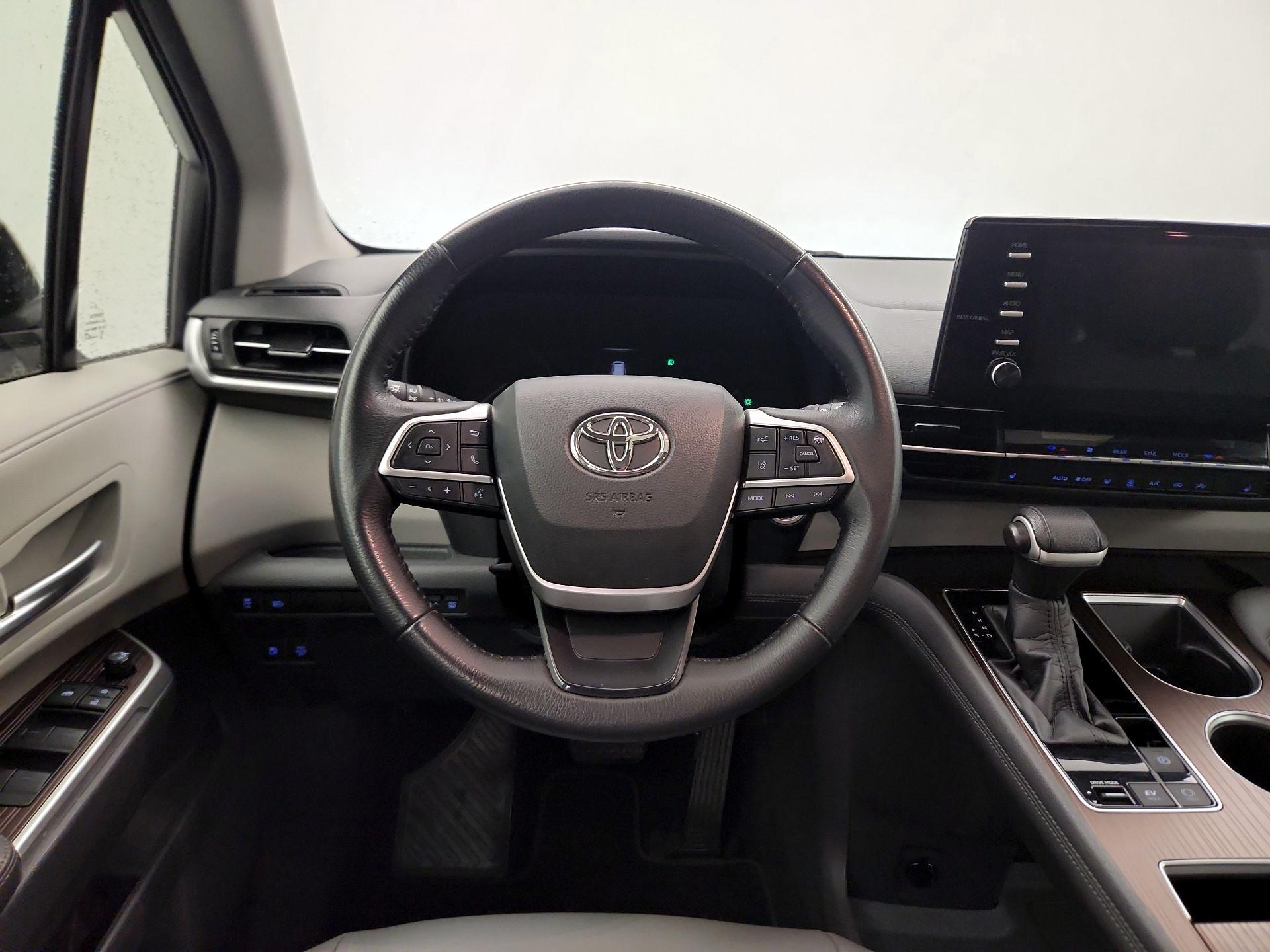 Thumbnail: 2021 Toyota Sienna - 10