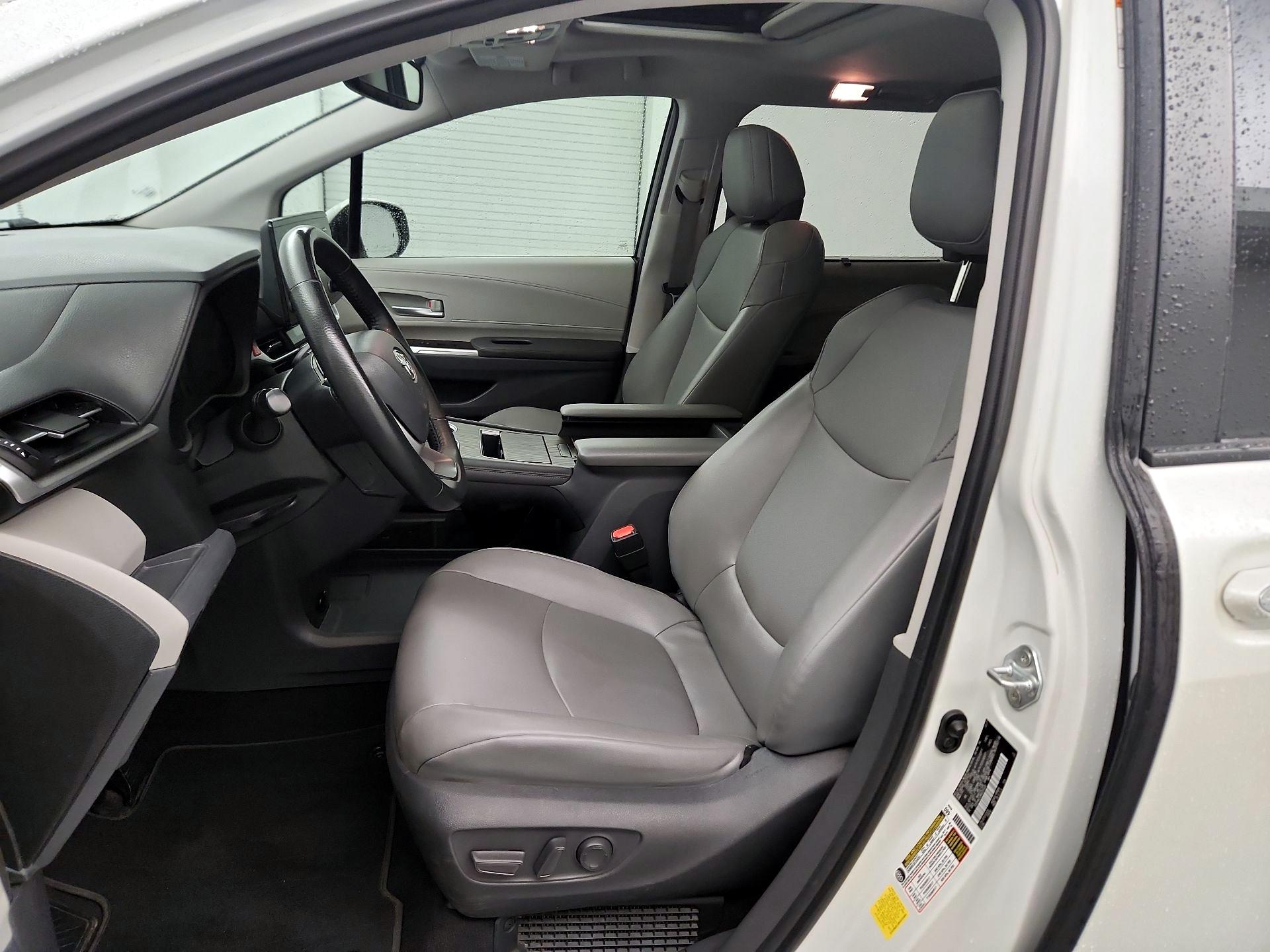 Thumbnail: 2021 Toyota Sienna - 11