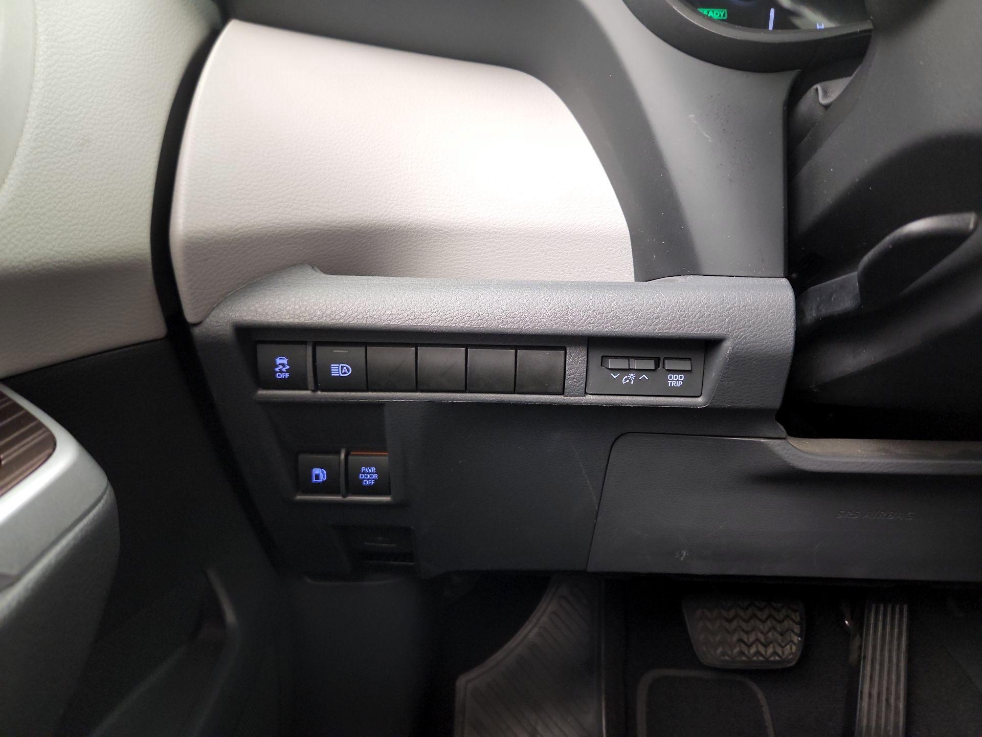 Thumbnail: 2021 Toyota Sienna - 13