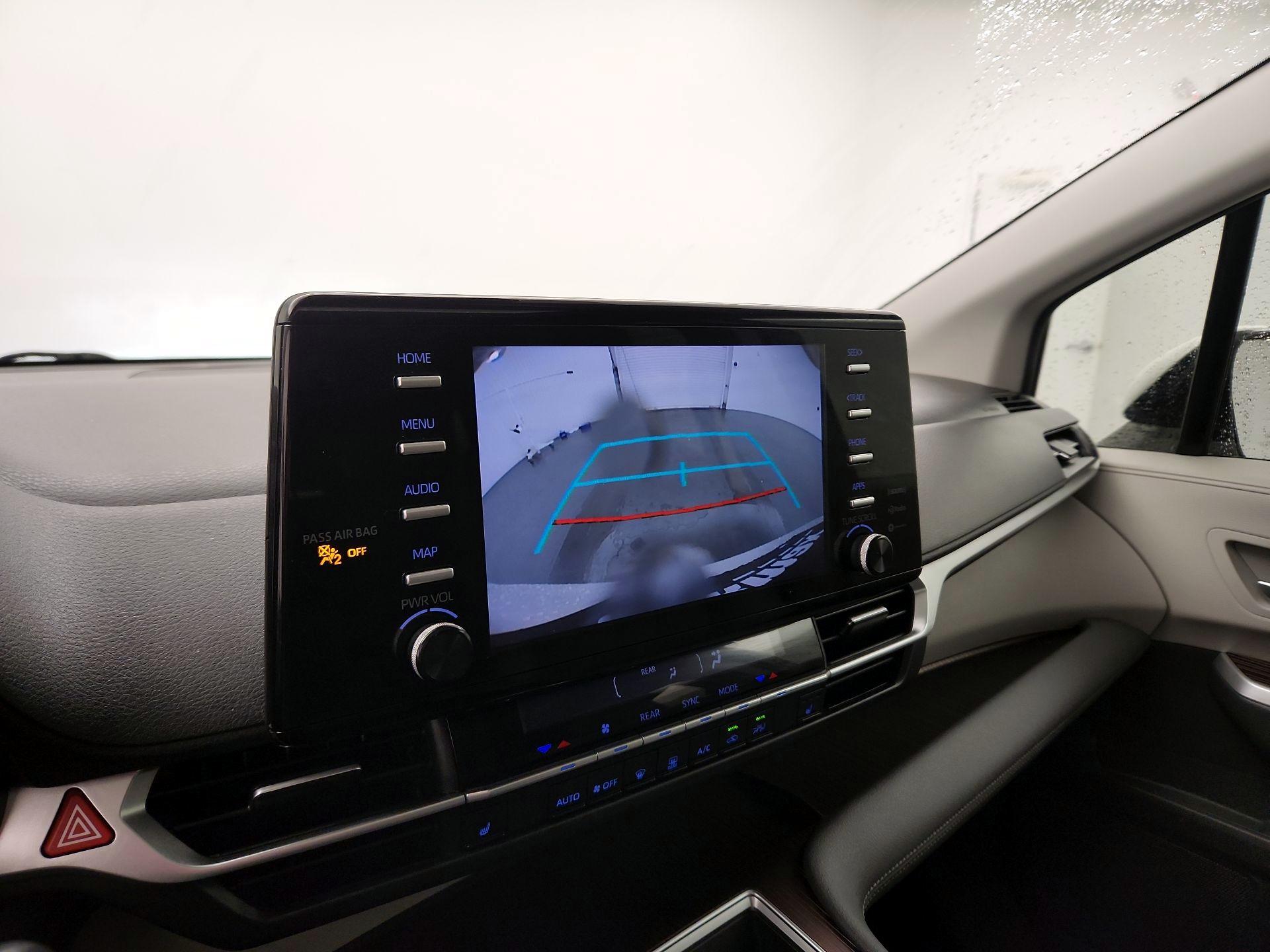 Thumbnail: 2021 Toyota Sienna - 14