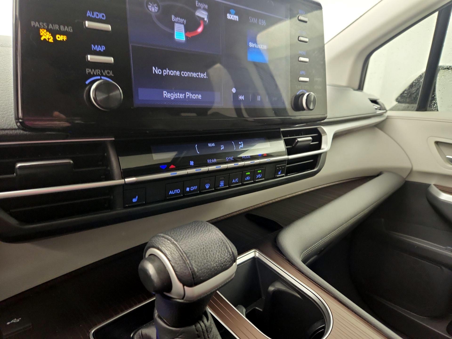 Thumbnail: 2021 Toyota Sienna - 16