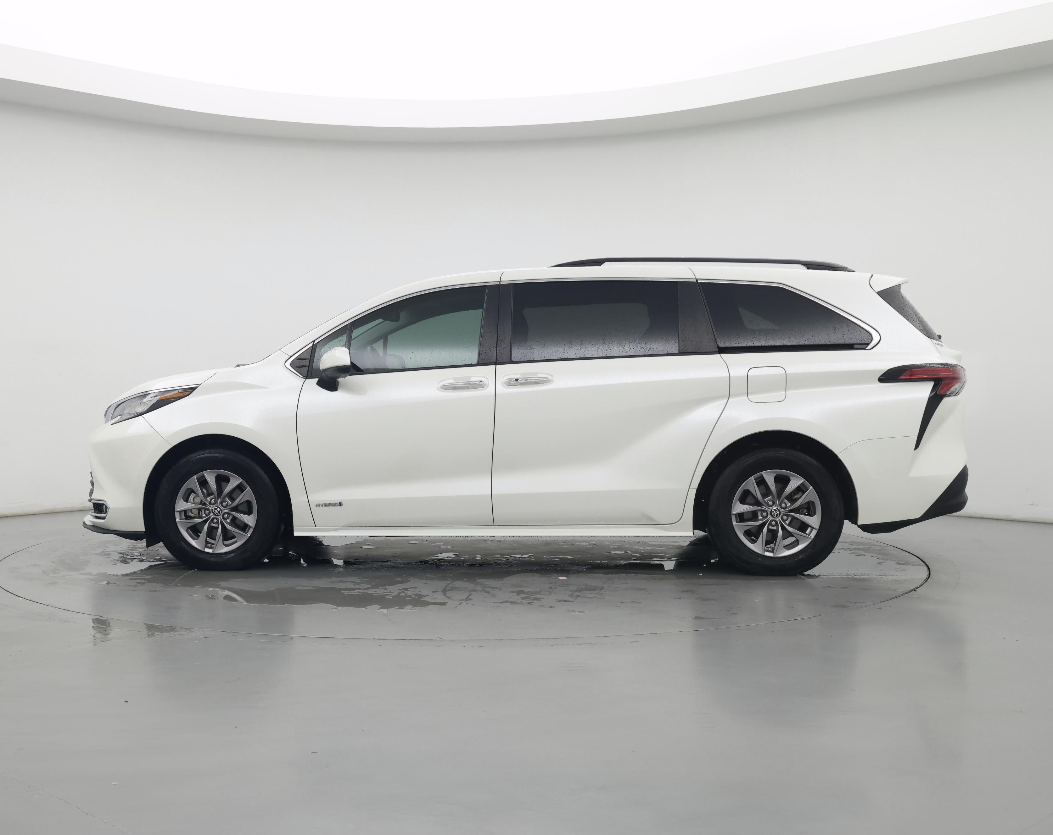 Thumbnail: 2021 Toyota Sienna - 3
