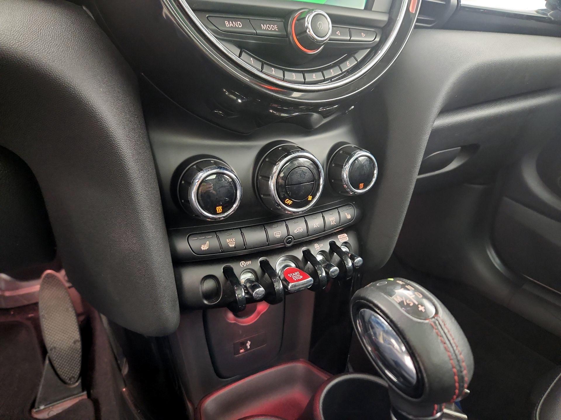 Thumbnail: 2019 MINI Cooper Hardtop - 16