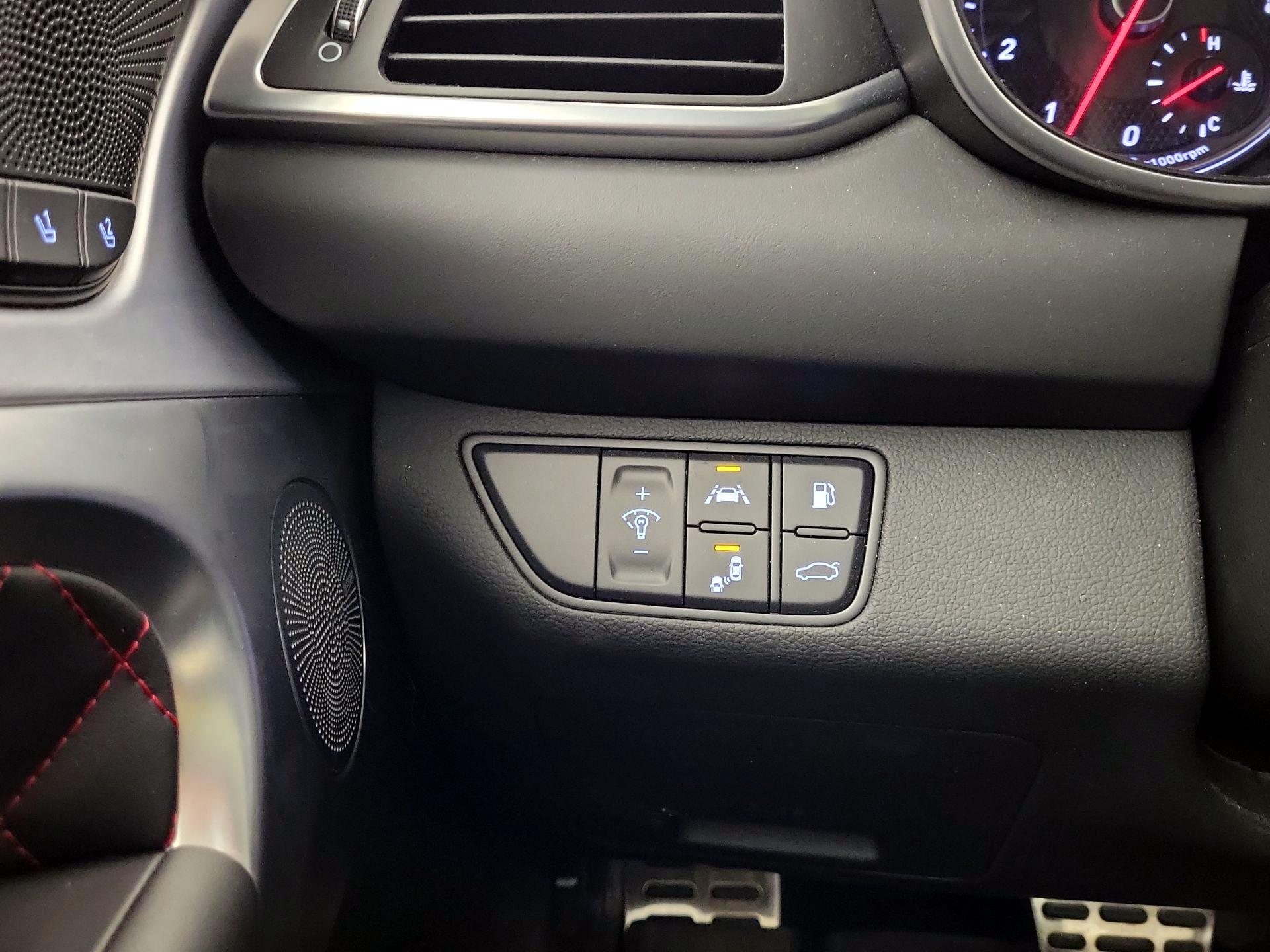 Thumbnail: 2019 Genesis G70 - 13