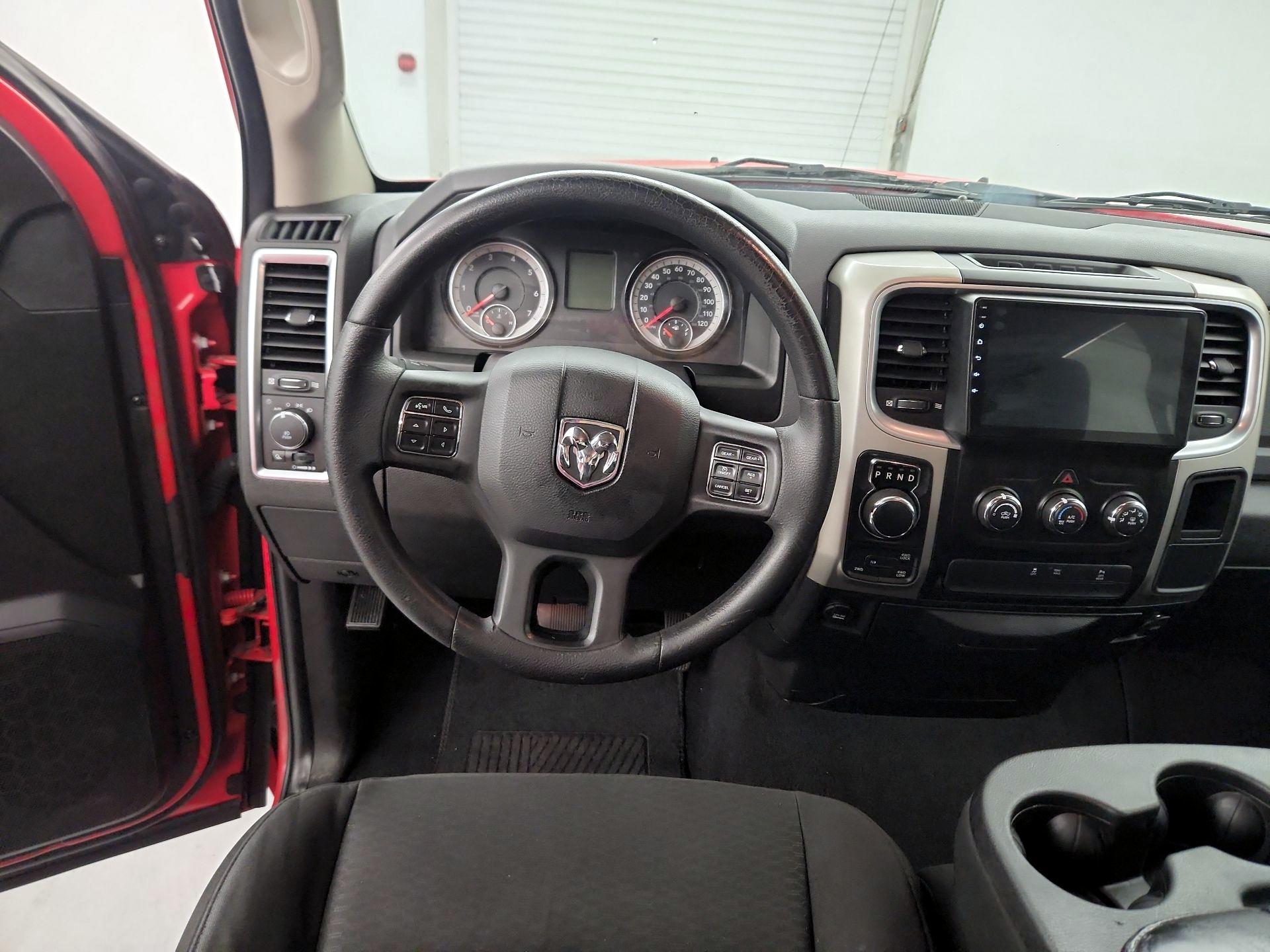 Thumbnail: 2020 RAM 1500 Classic - 10