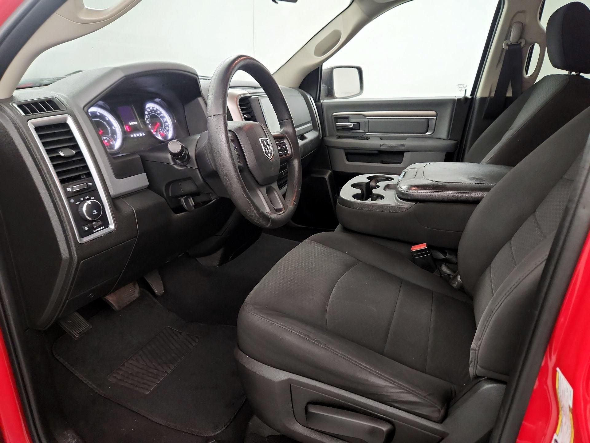 Thumbnail: 2020 RAM 1500 Classic - 11