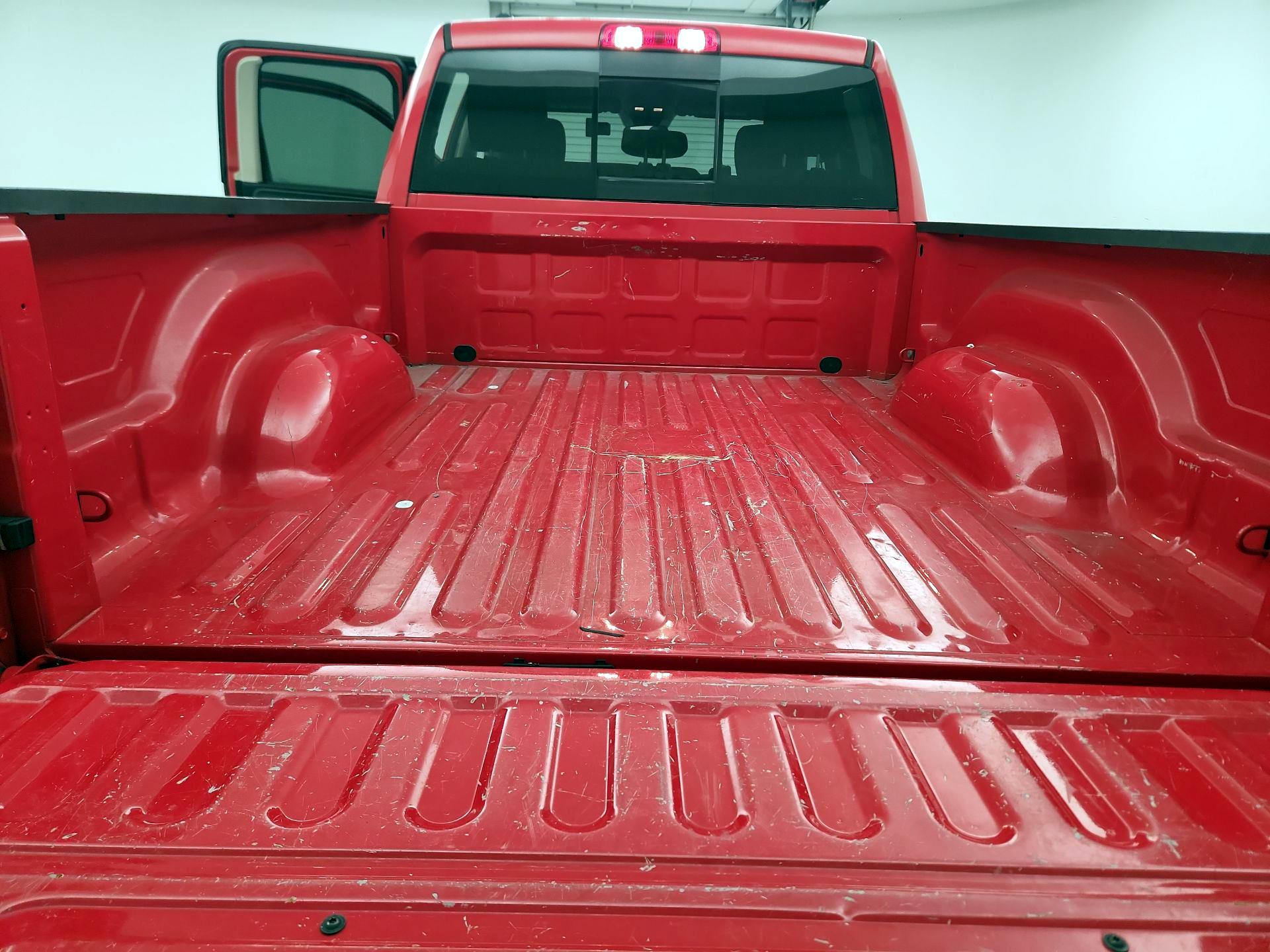 Thumbnail: 2020 RAM 1500 Classic - 18