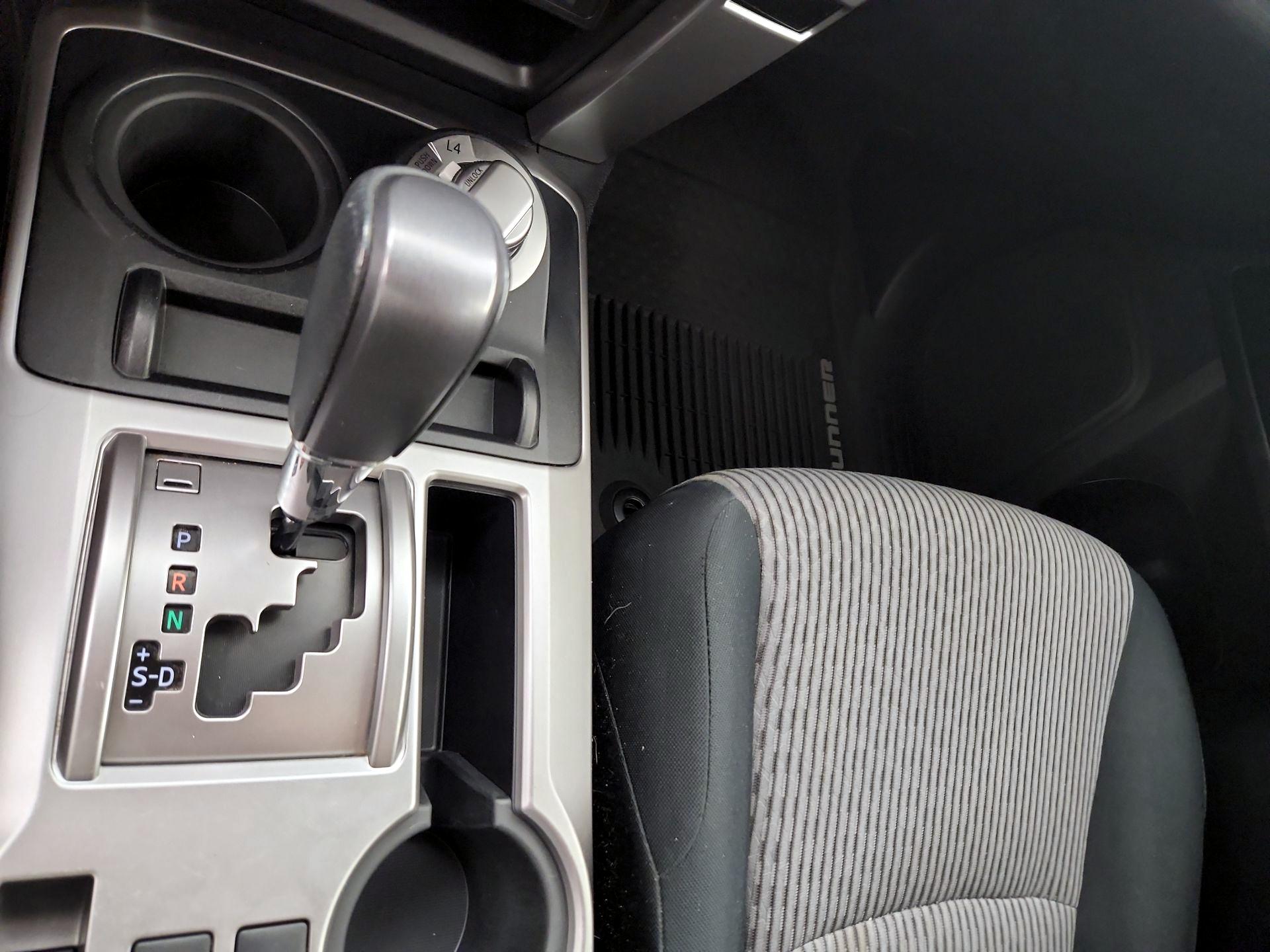 Thumbnail: 2016 Toyota 4Runner - 18
