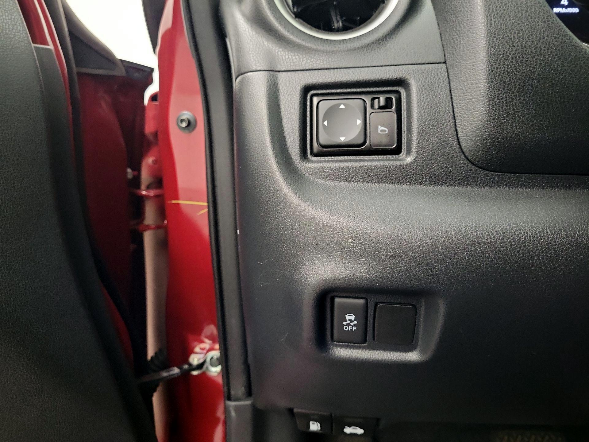 Thumbnail: 2017 Nissan Versa Note - 13