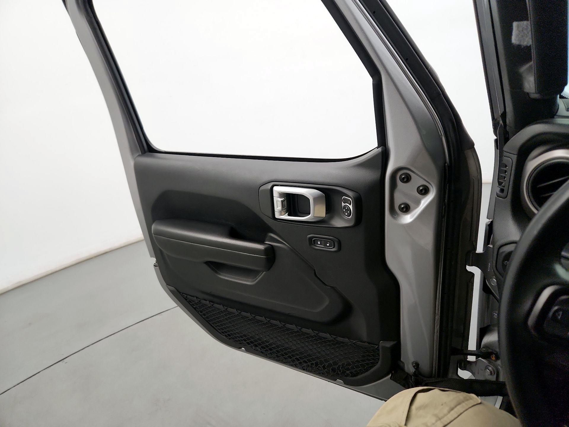 Thumbnail: 2018 Jeep Wrangler - 12