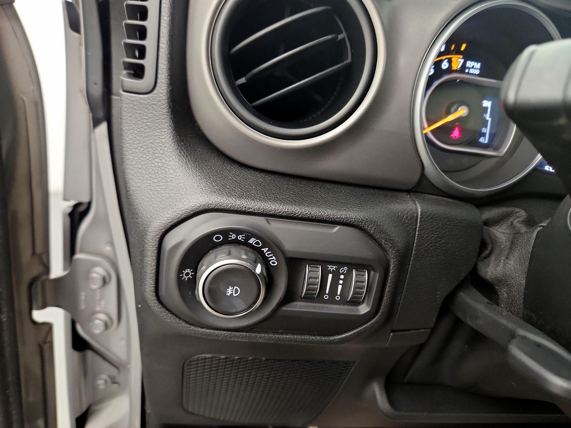 Thumbnail: 2018 Jeep Wrangler - 13