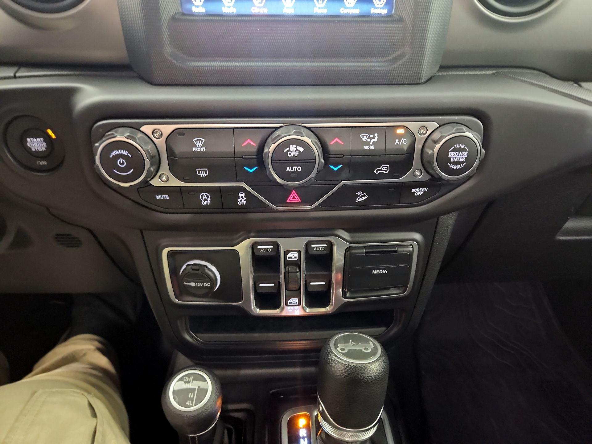 Thumbnail: 2018 Jeep Wrangler - 16