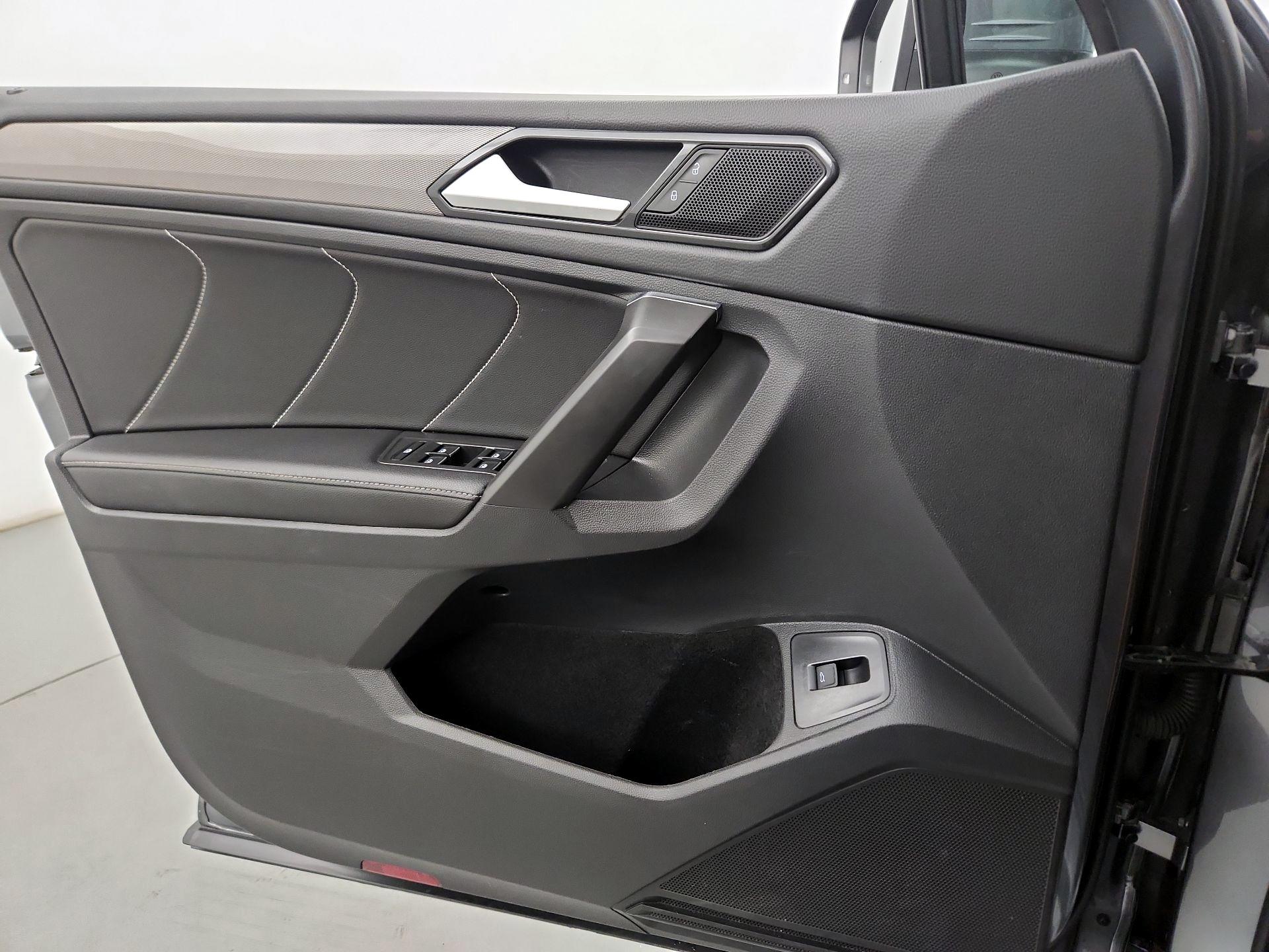 Thumbnail: 2022 Volkswagen Tiguan - 12