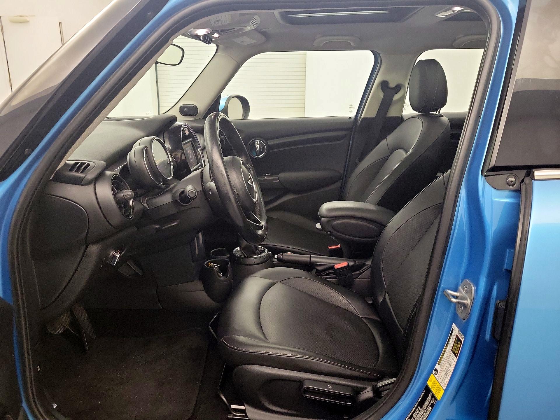 Thumbnail: 2016 MINI Cooper Hardtop - 9