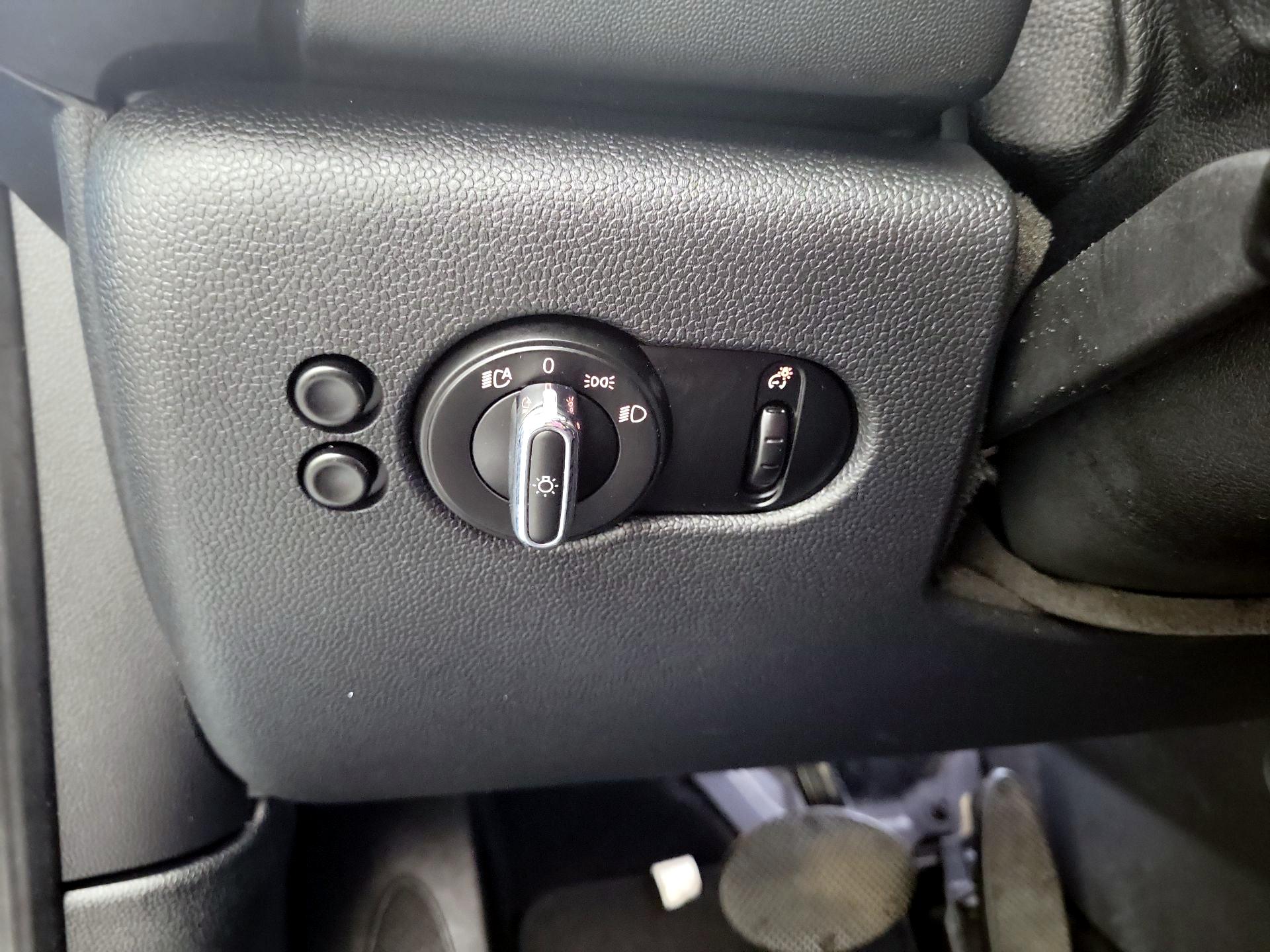 Thumbnail: 2016 MINI Cooper Hardtop - 11