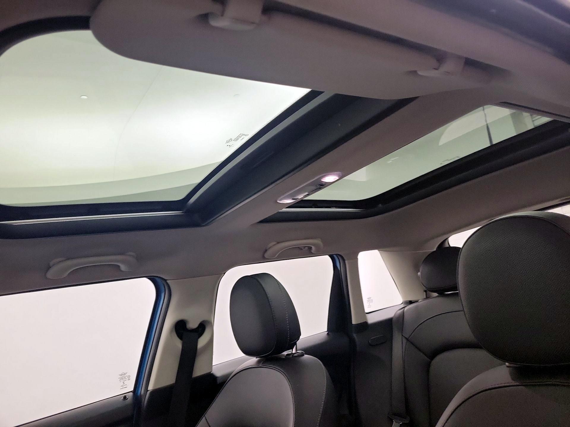 Thumbnail: 2016 MINI Cooper Hardtop - 17