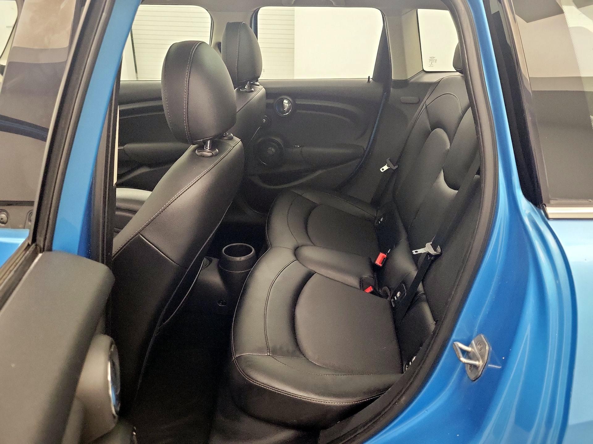 Thumbnail: 2016 MINI Cooper Hardtop - 18