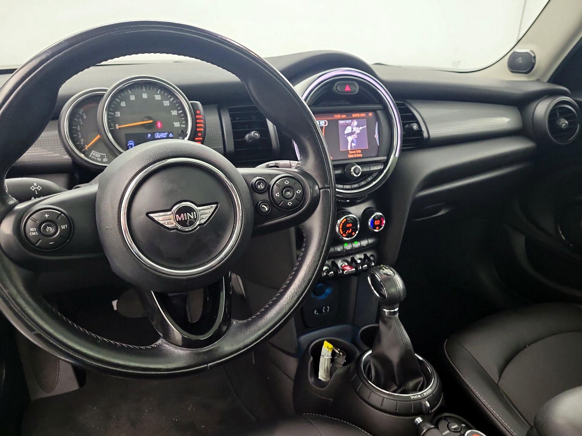 Thumbnail: 2016 MINI Cooper Hardtop - 8