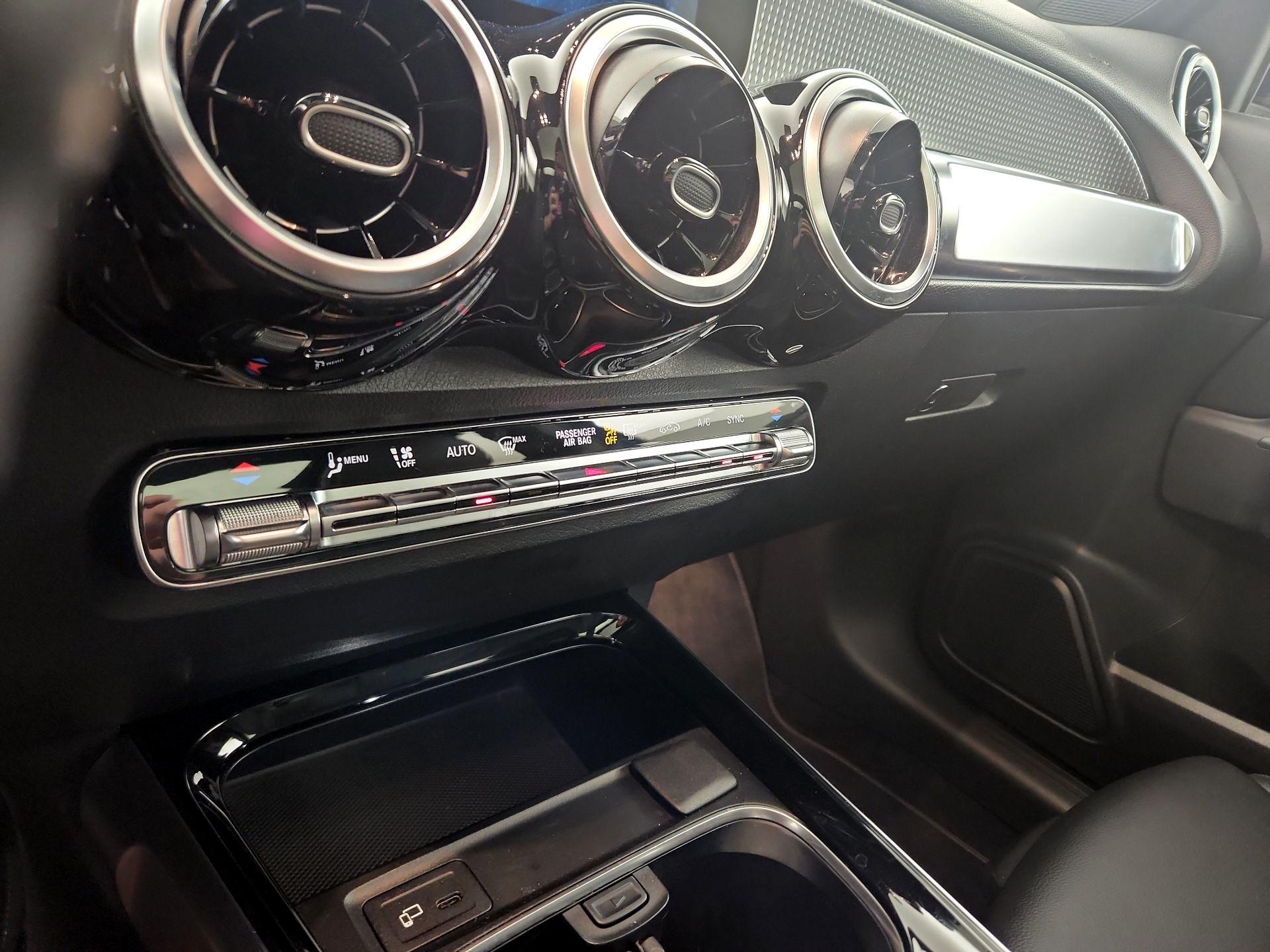 Thumbnail: 2021 Mercedes-Benz GLB - 16