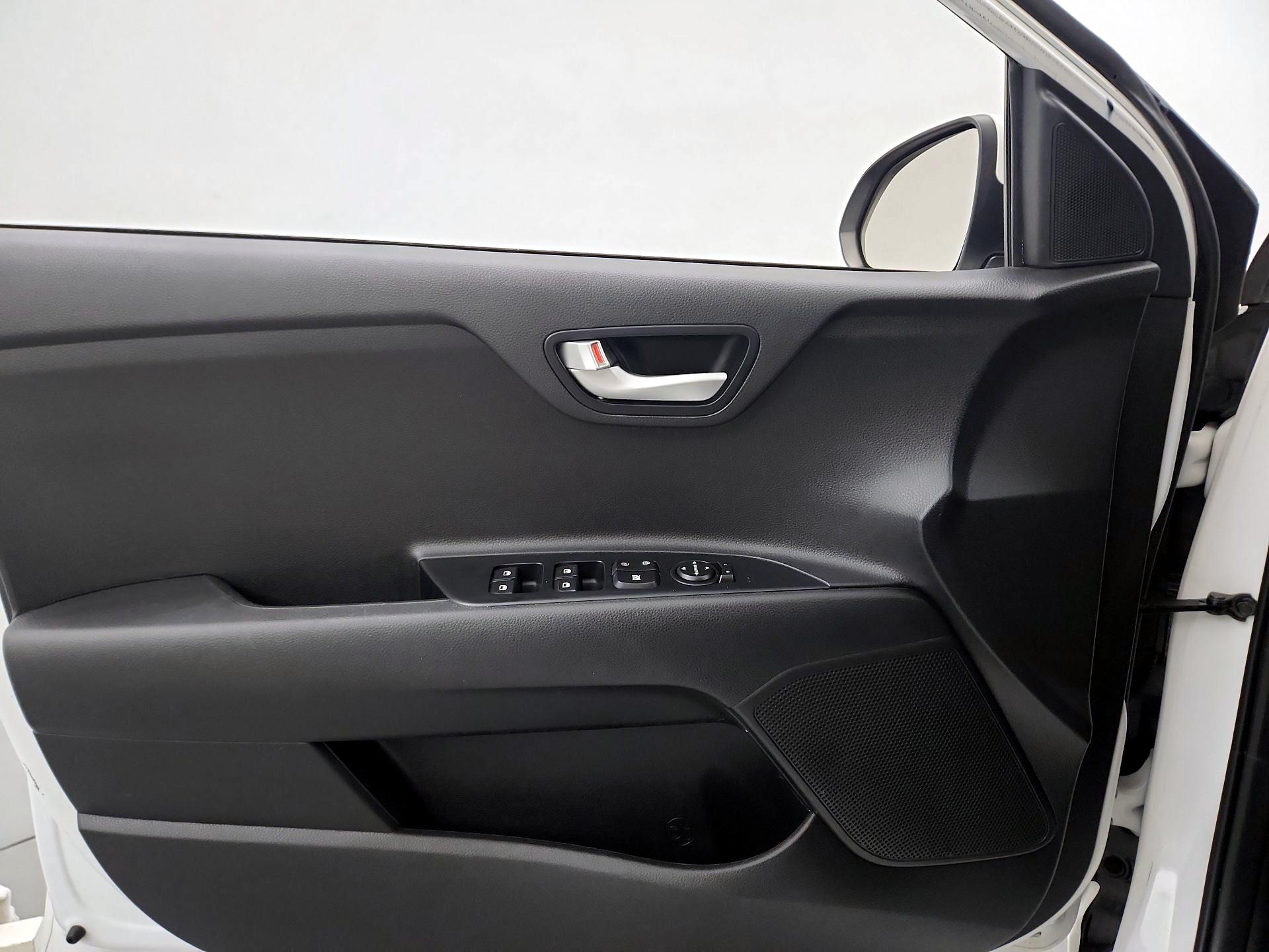 Thumbnail: 2020 Kia Rio - 12
