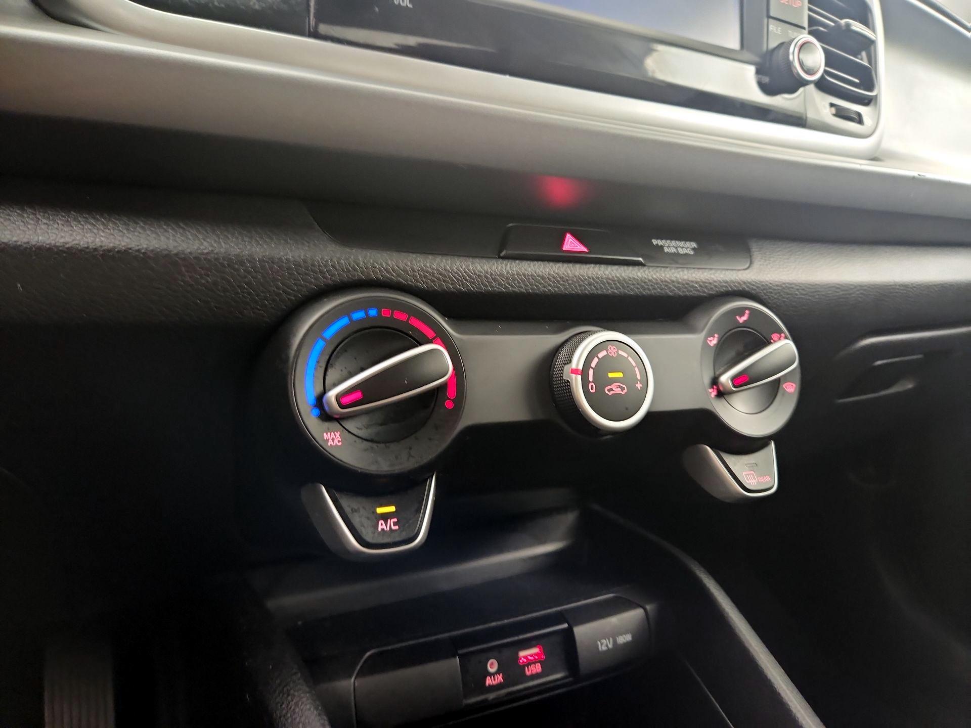 Thumbnail: 2020 Kia Rio - 16