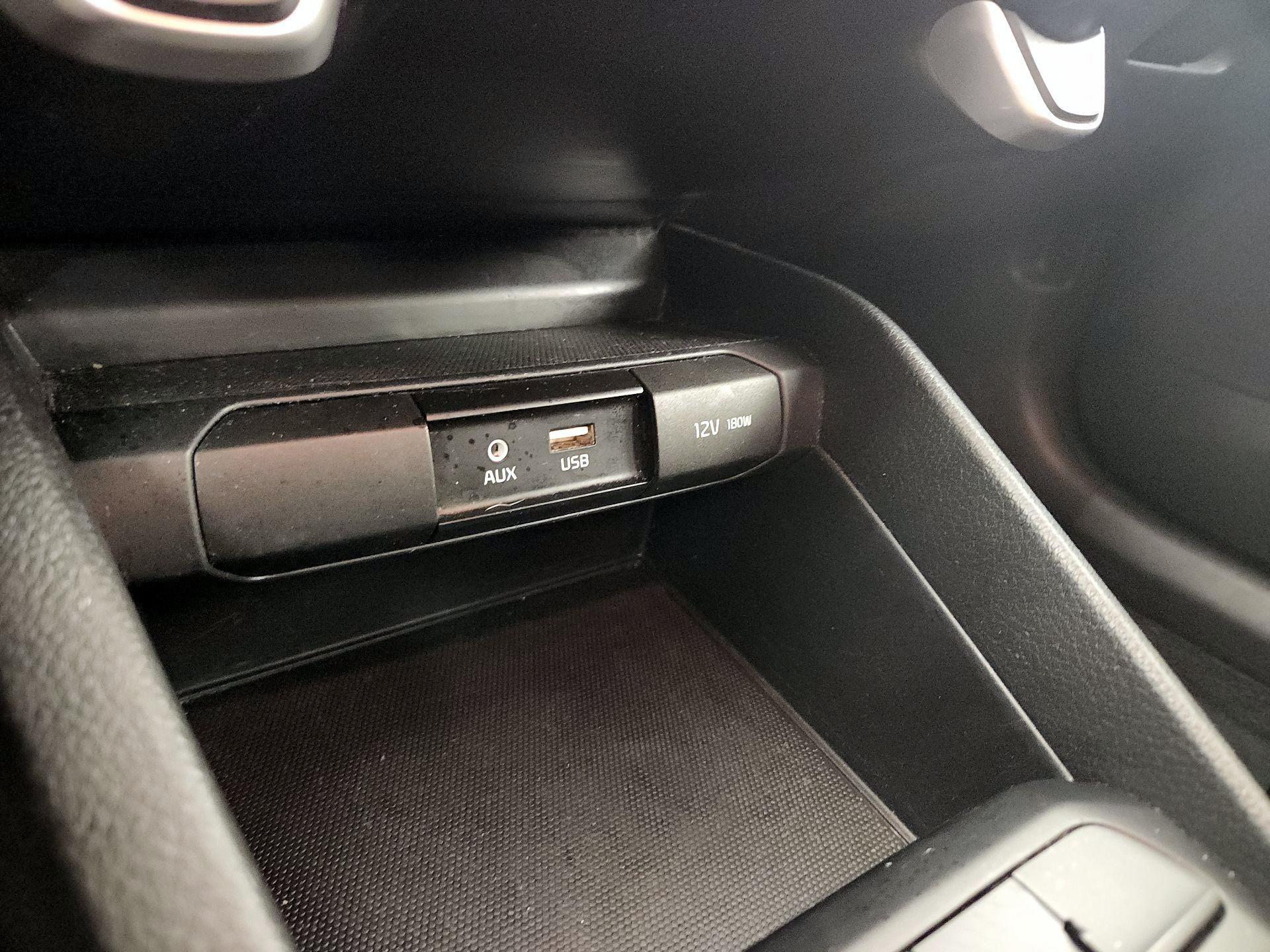 Thumbnail: 2020 Kia Rio - 18