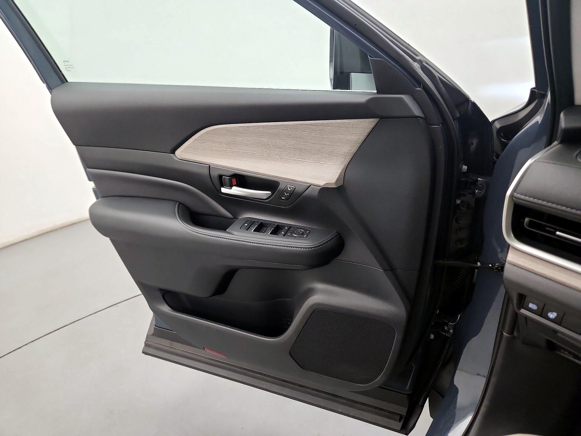Thumbnail: 2025 Toyota Grand Highlander - 12