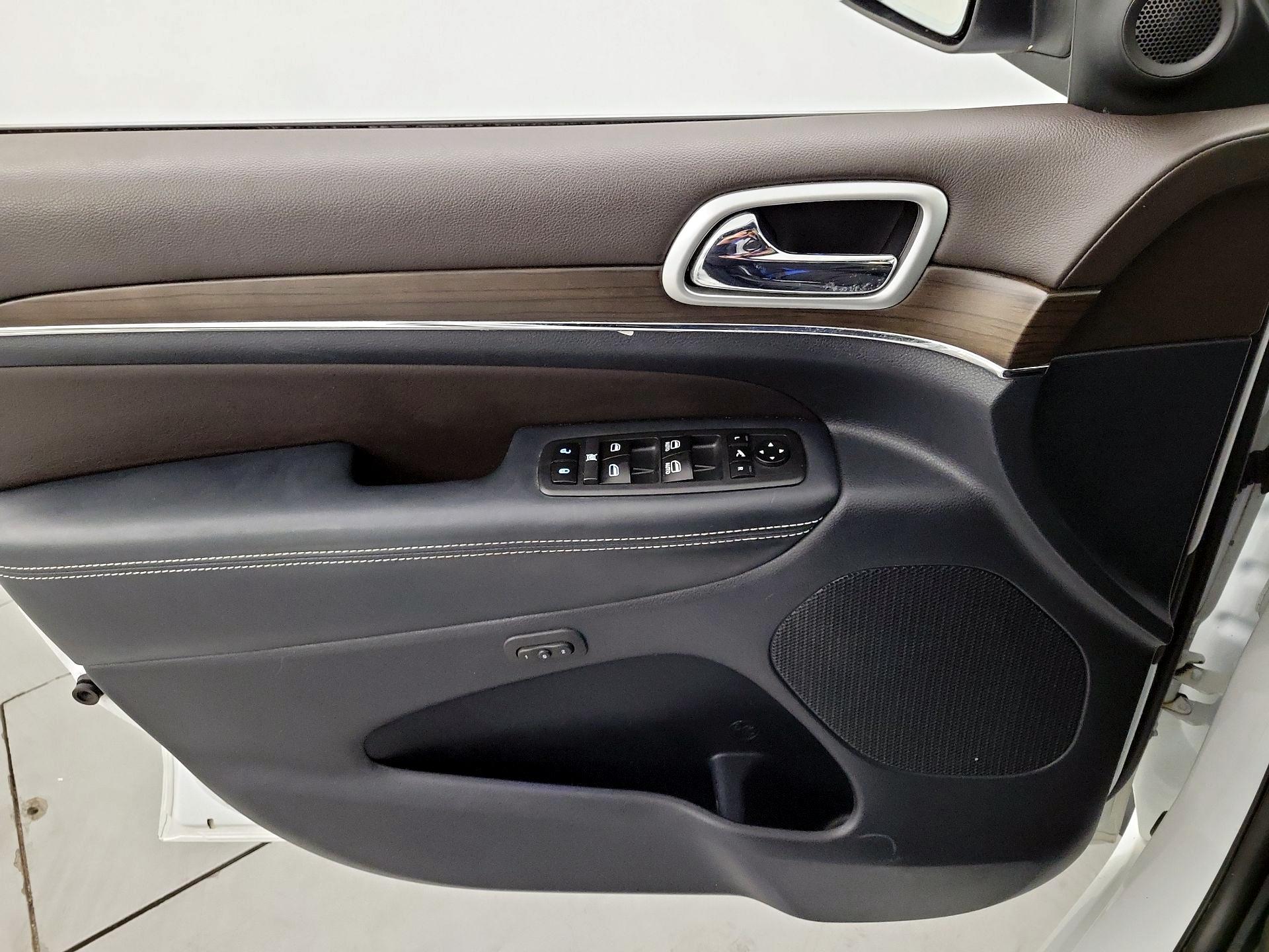 Thumbnail: 2016 Jeep Grand Cherokee - 12